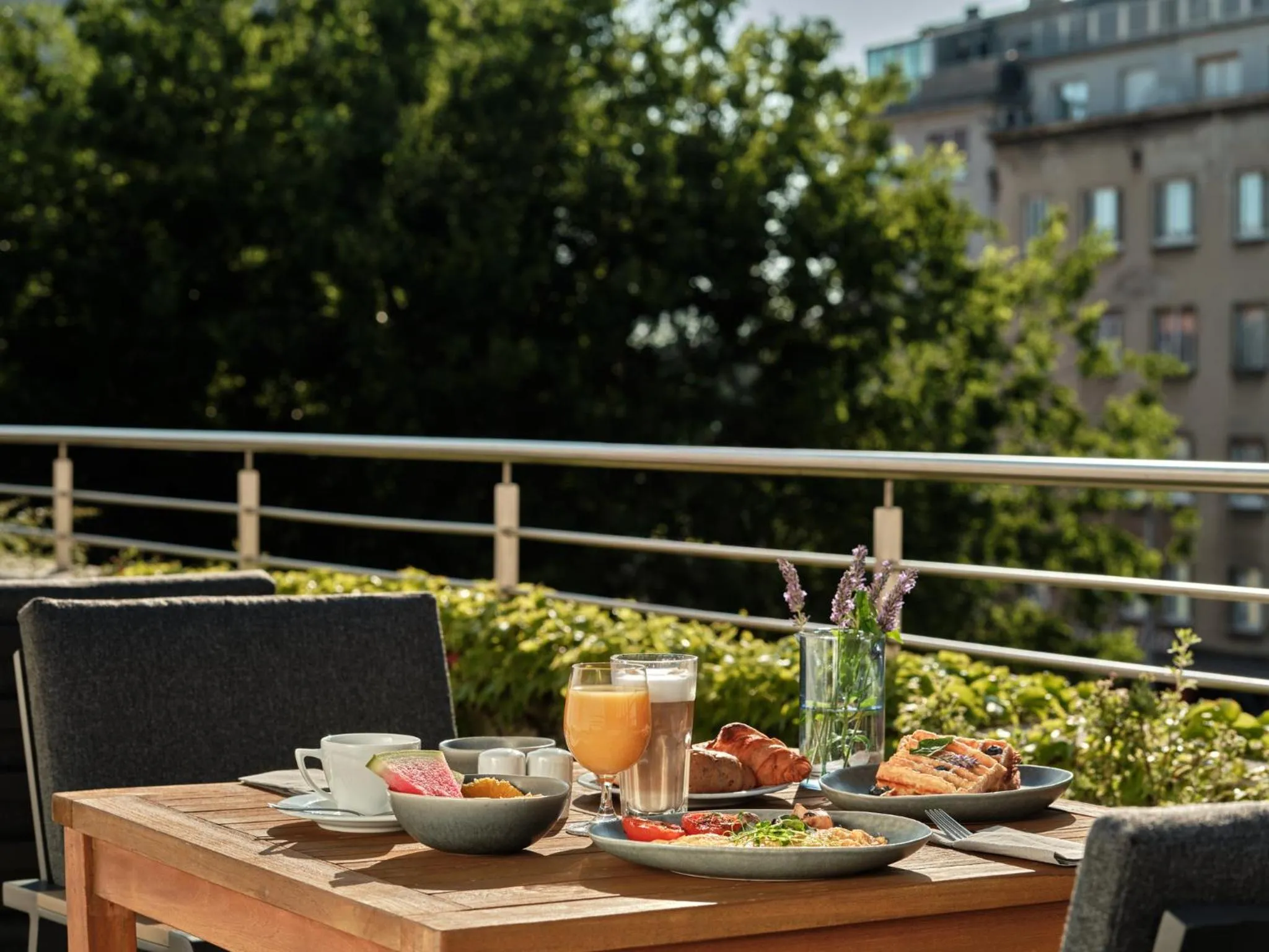 Restaurant/places to eat in Crowne Plaza Bratislava by IHG