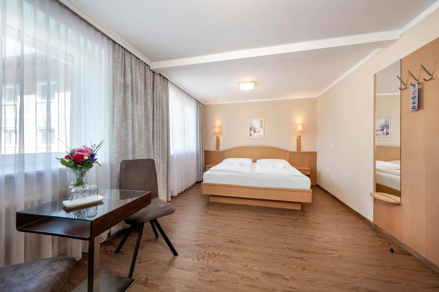 Photo of the whole room, Bed in Hotel Ganslhof - Adults only