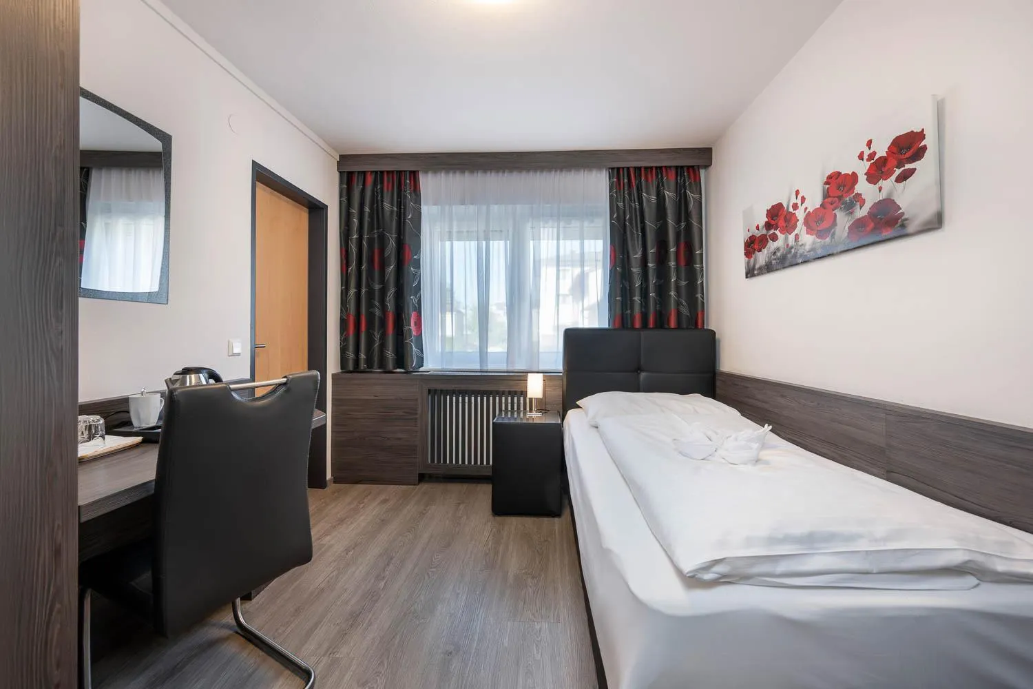 Photo of the whole room, Bed in Hotel Ganslhof - Adults only