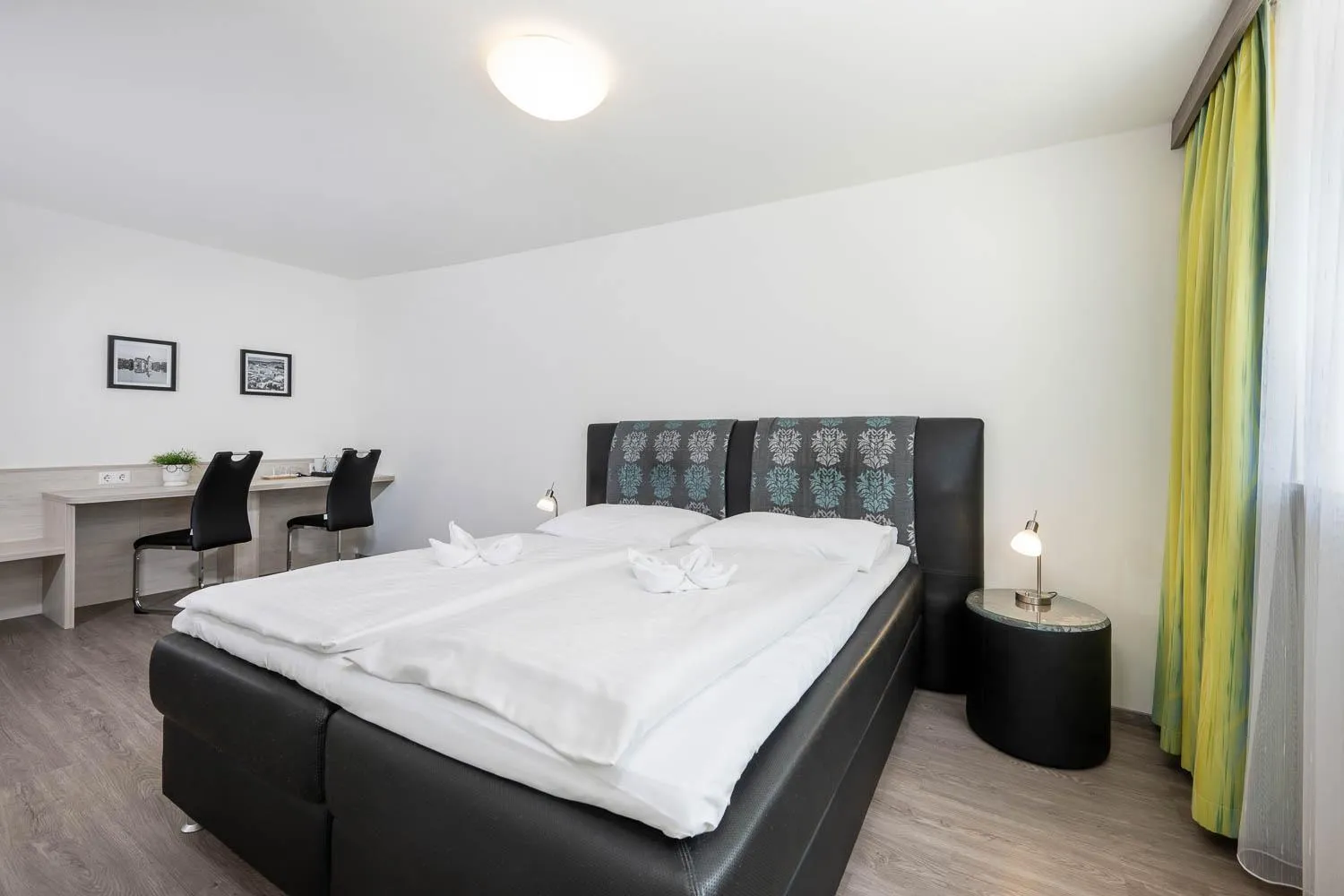 Photo of the whole room, Bed in Hotel Ganslhof - Adults only