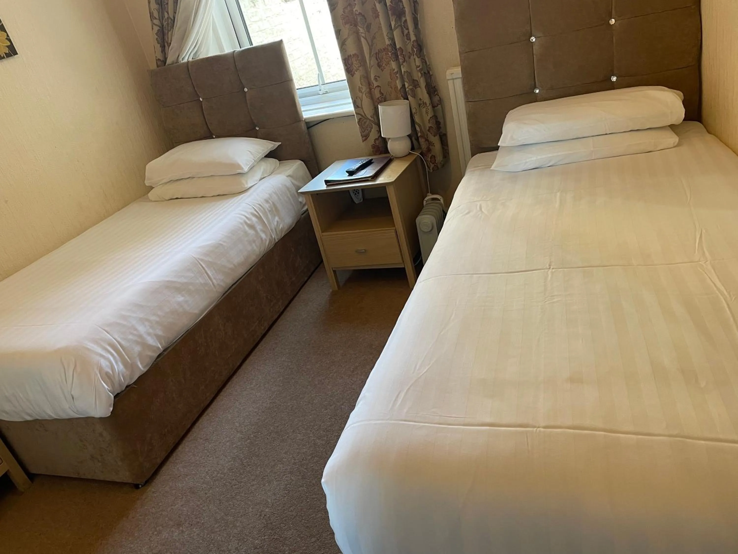 Bedroom, Bed in Diamonds Lodge near York Hospital
