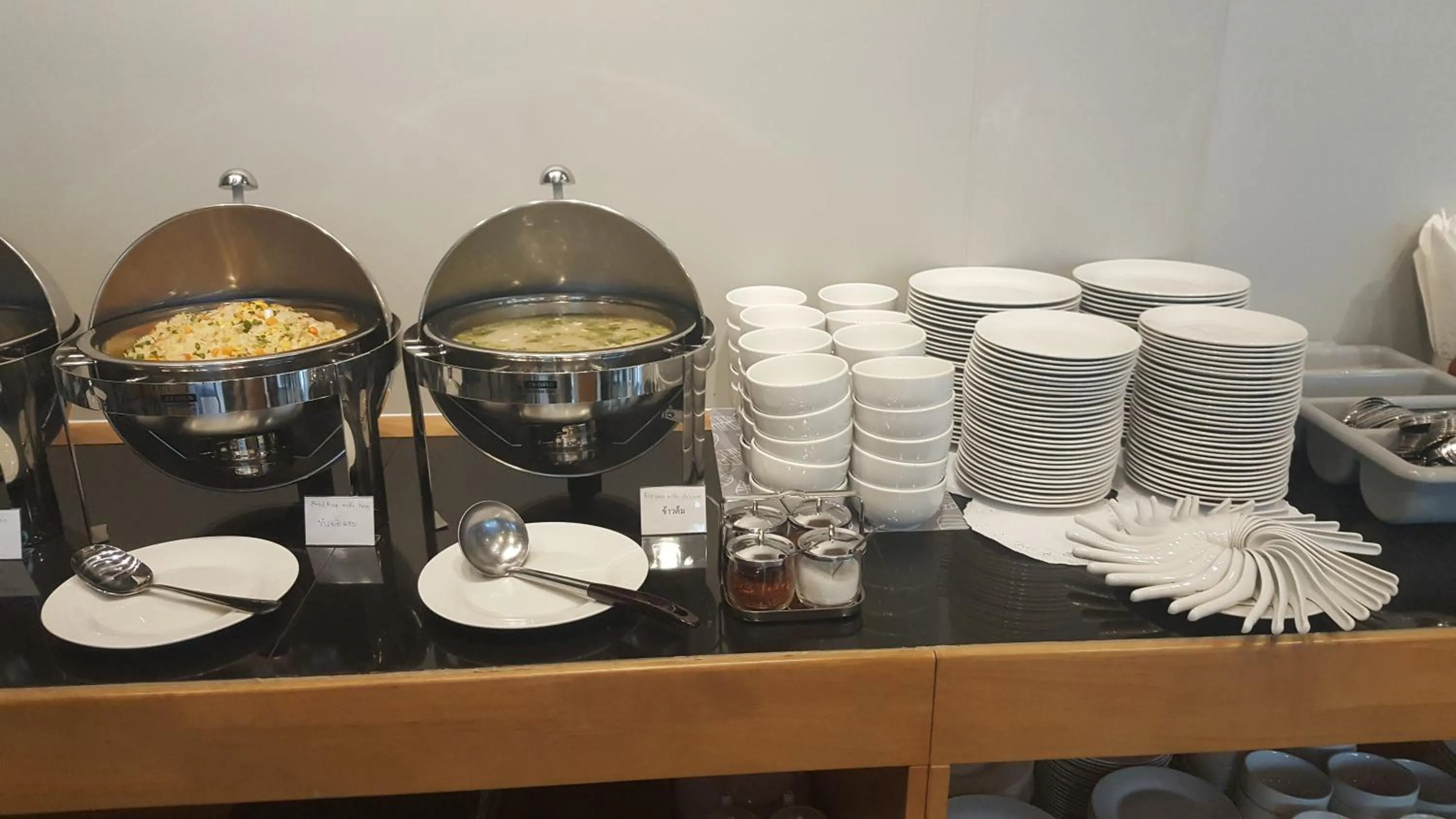 Food and drinks in Asana Hotel & Residence