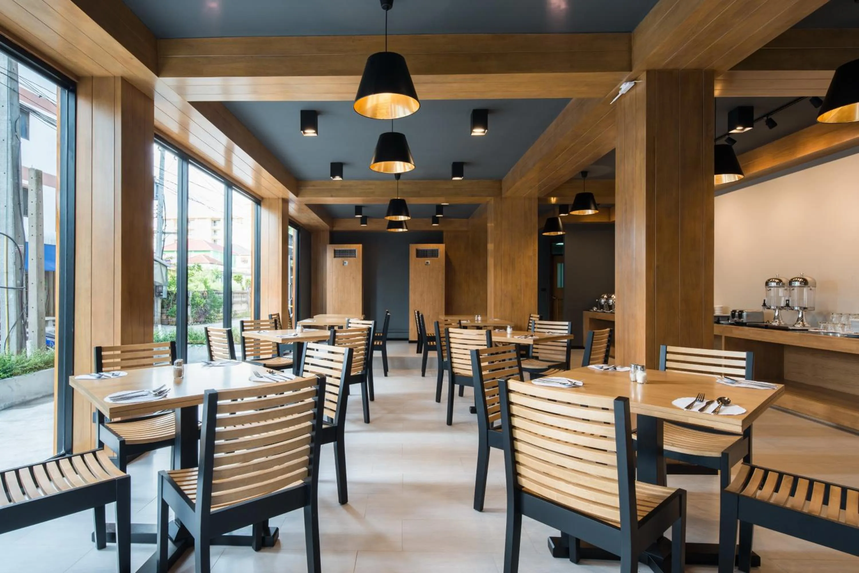 Restaurant/places to eat in Asana Hotel & Residence