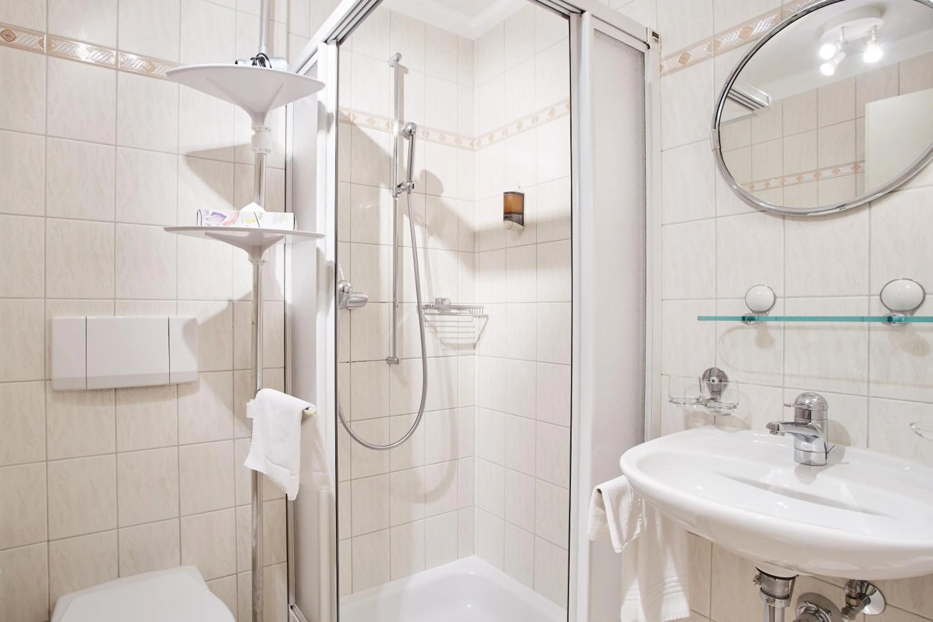 Bathroom in Hotel & Spezialitätenrestaurant zur Linde