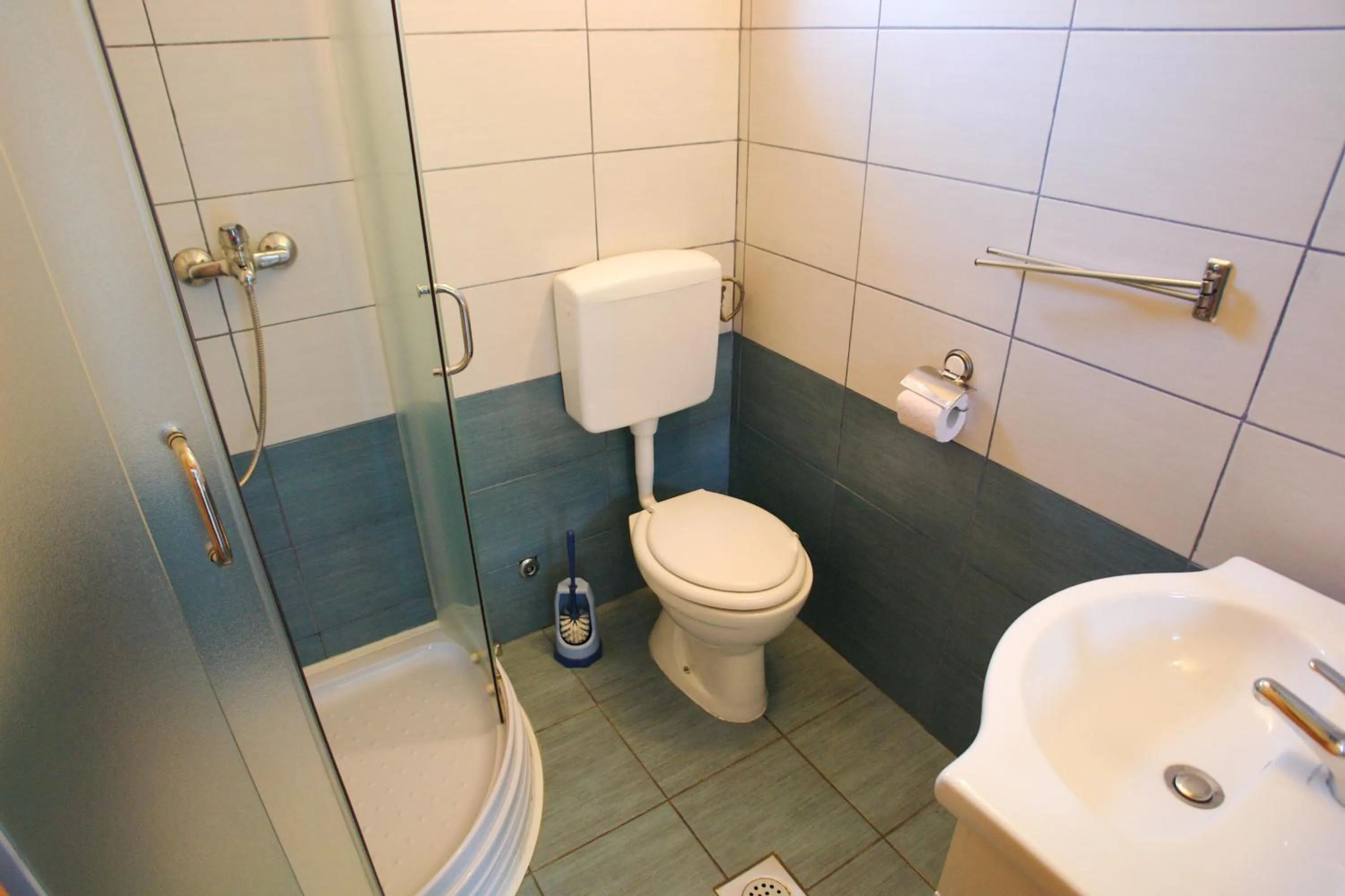 Shower in Apartments Andro