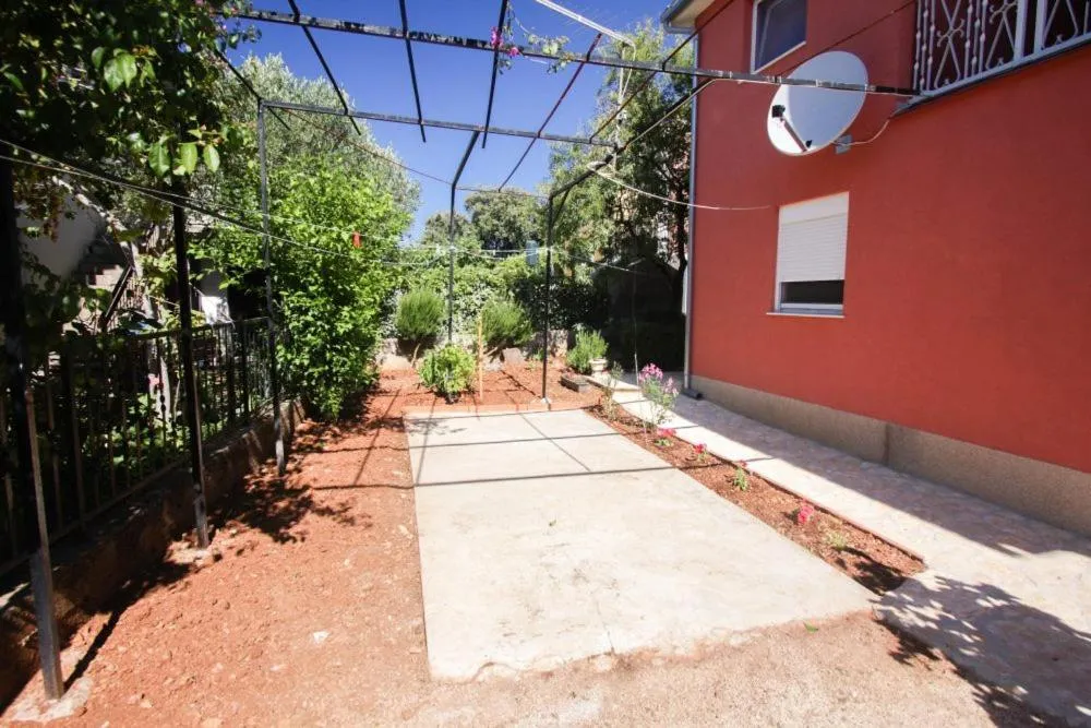 Garden in Apartments Andro