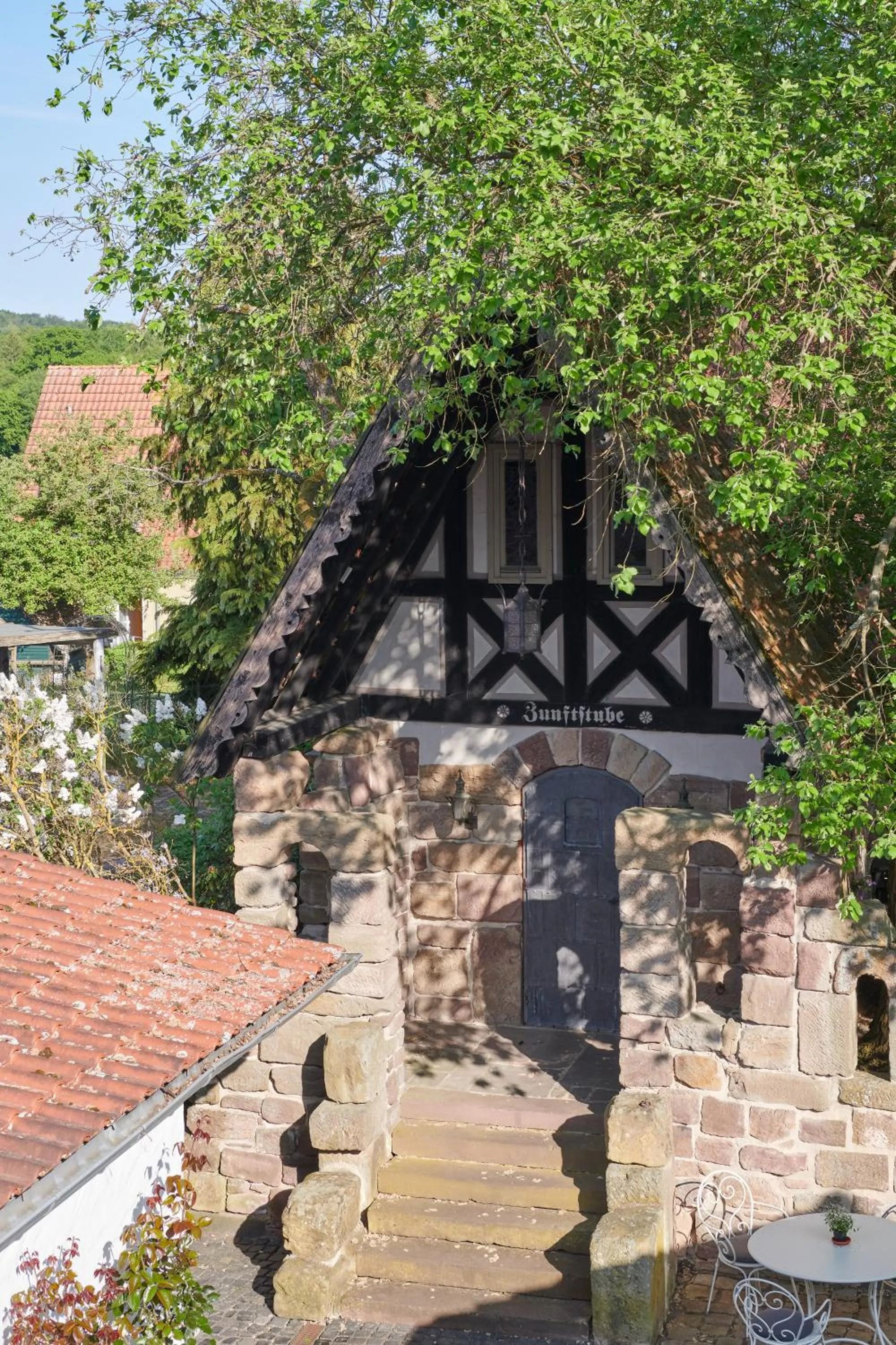 Property building in Hotel Der Grischäfer