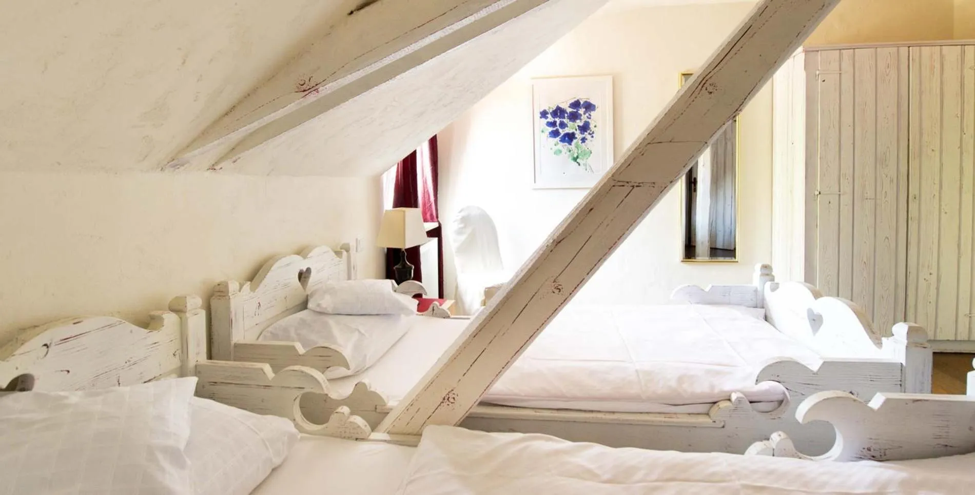 Bed in Hotel Der Grischäfer