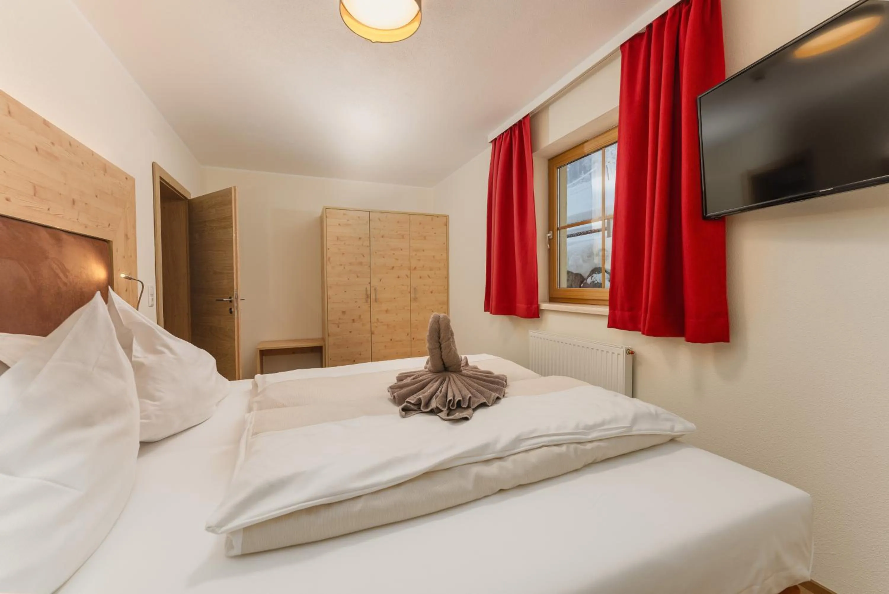 Bedroom, Bed in Berghotel Jaga-Alm