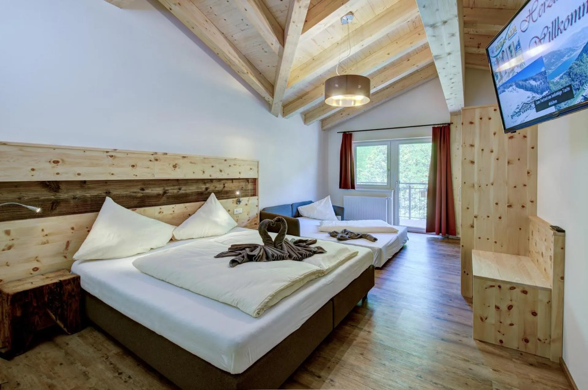 Photo of the whole room, Bed in Berghotel Jaga-Alm