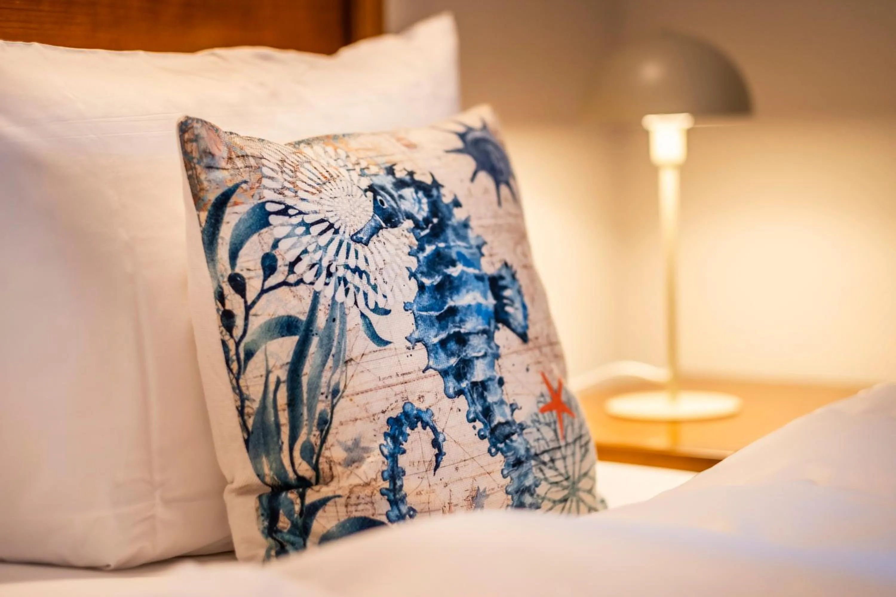 Decorative detail, Bed in Büngers Apartment-Hotel mit Gartensauna - modern, gemütlich und strandnah