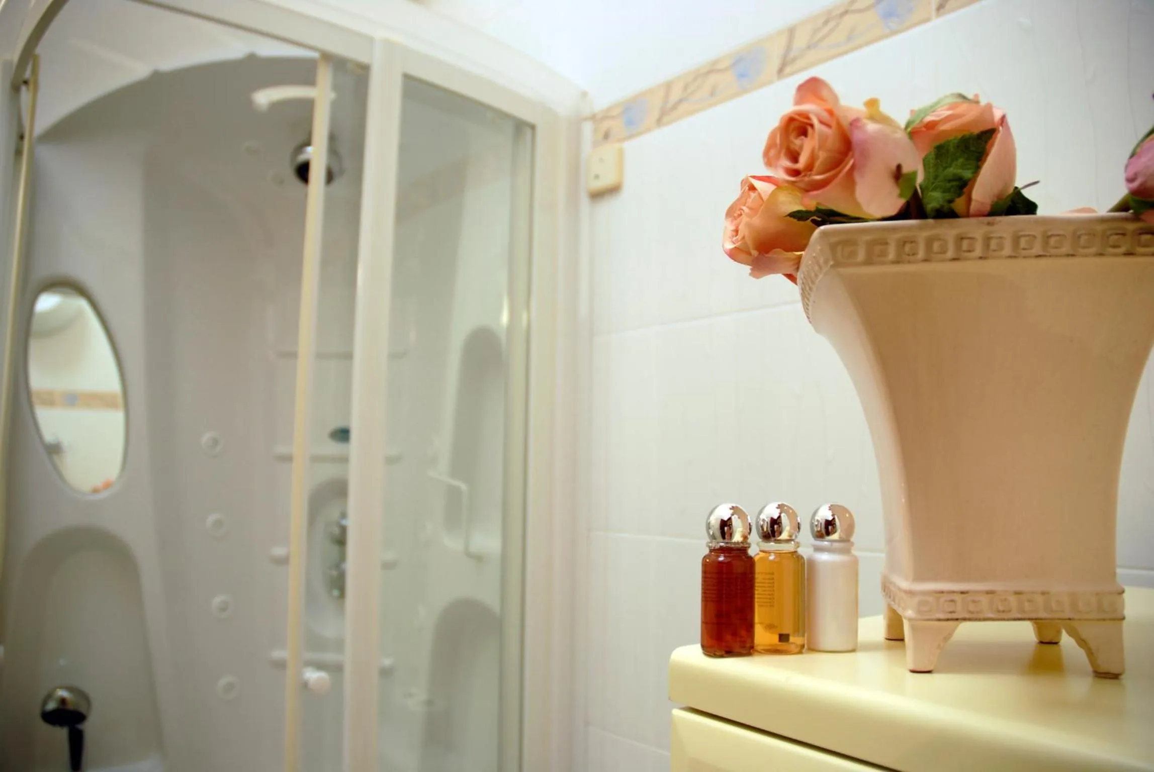 Shower in Hotel Villa Vera