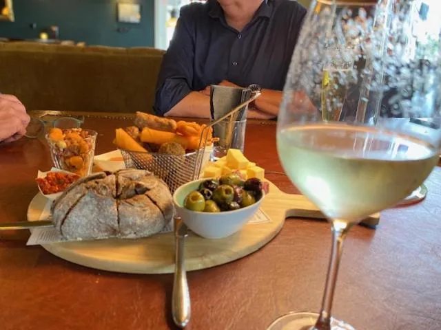 Restaurant/places to eat in Hotel In't Holt 1654 Grand Café & Logement