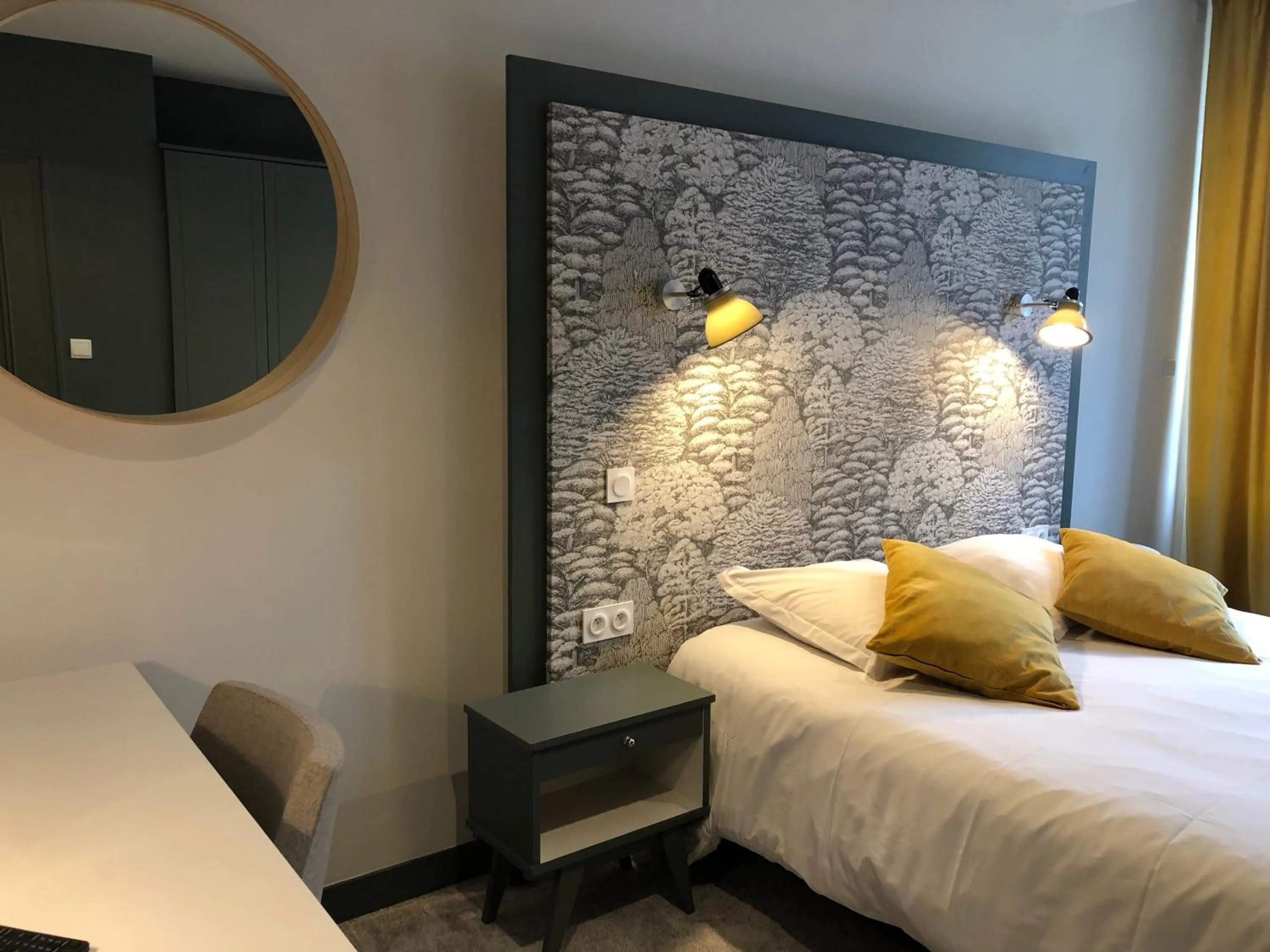 Bed in Hôtel Le Cobh