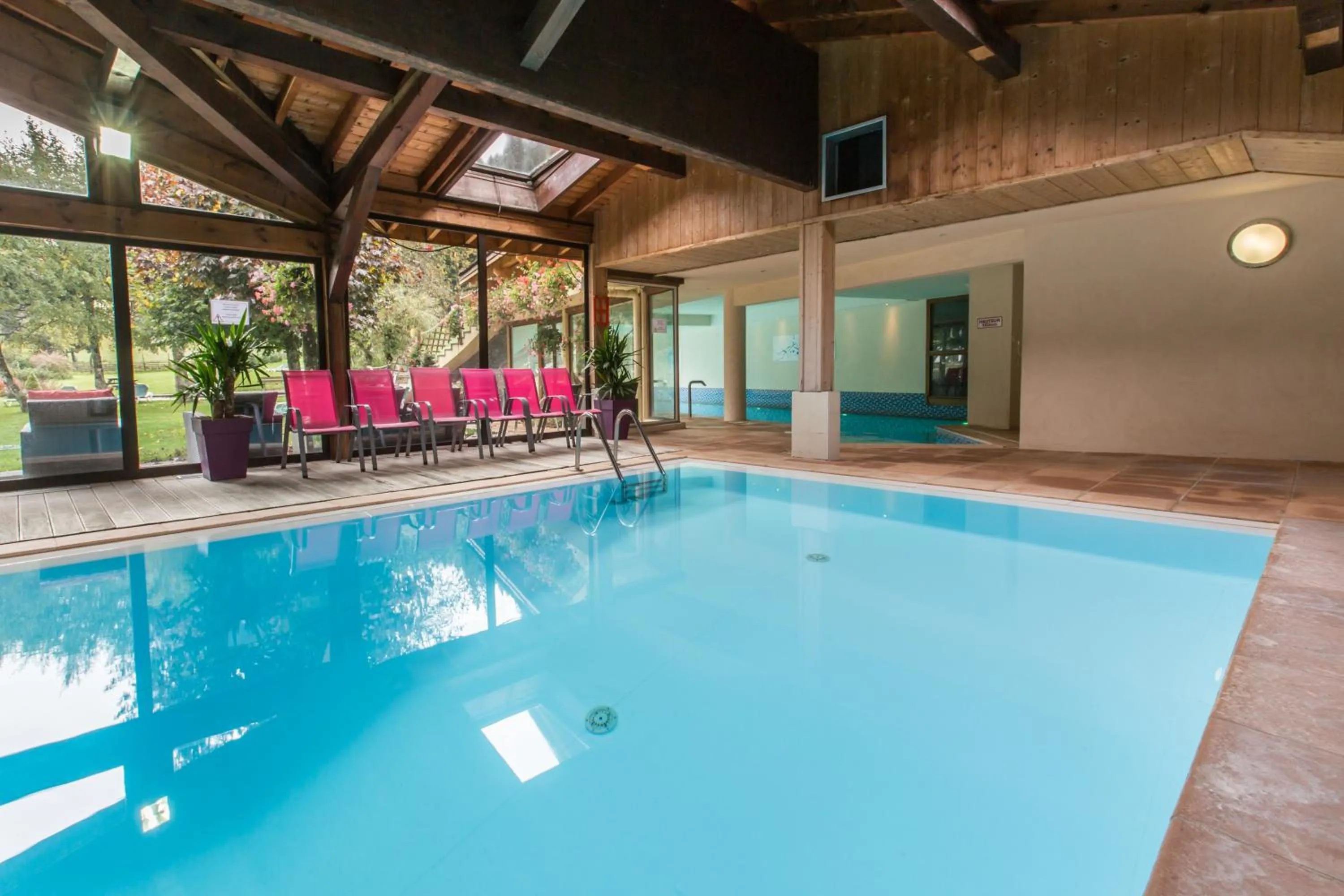 Swimming pool in Hotel Club Le Crêt