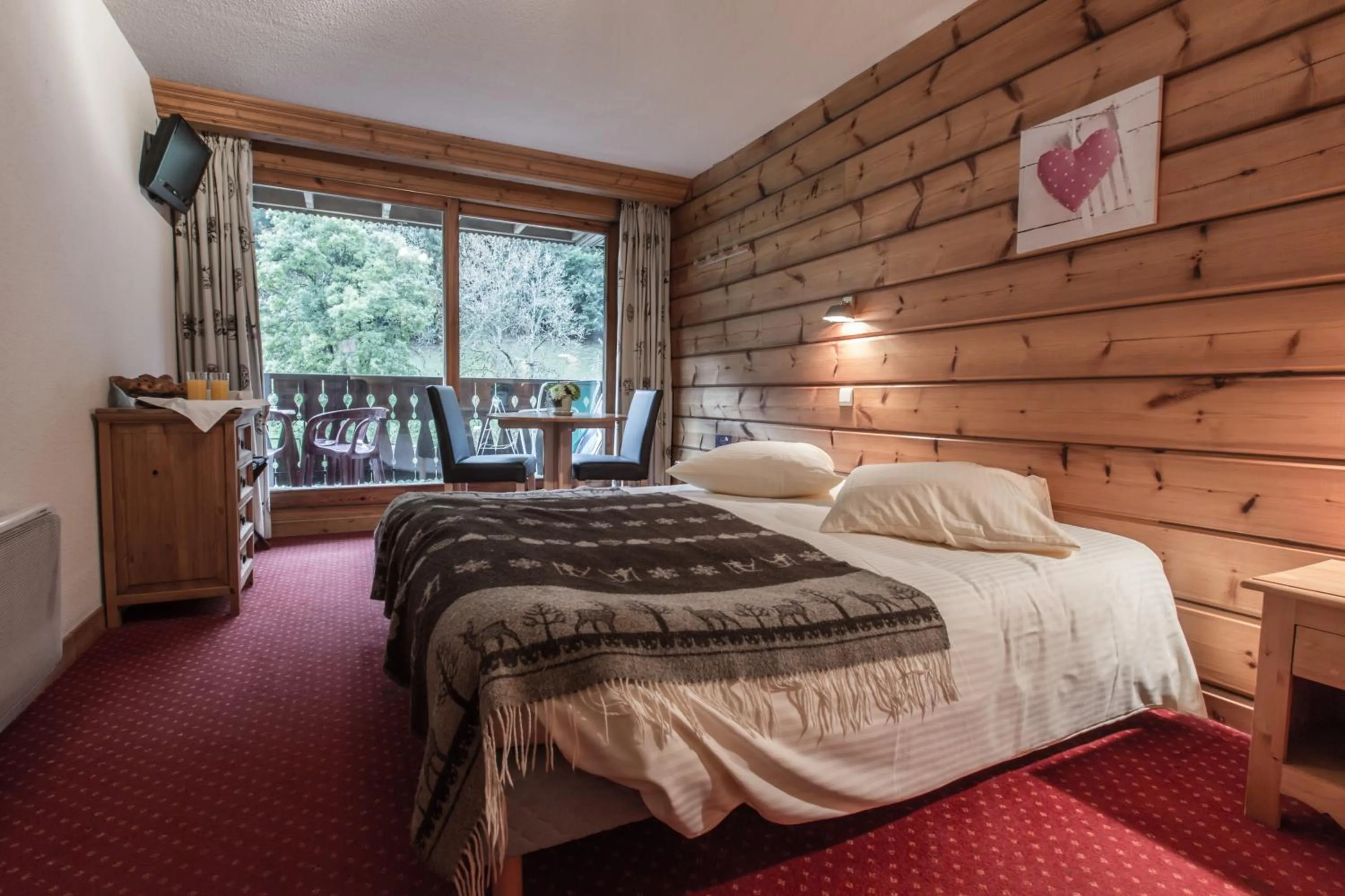 Bedroom, Bed in Hotel Club Le Crêt