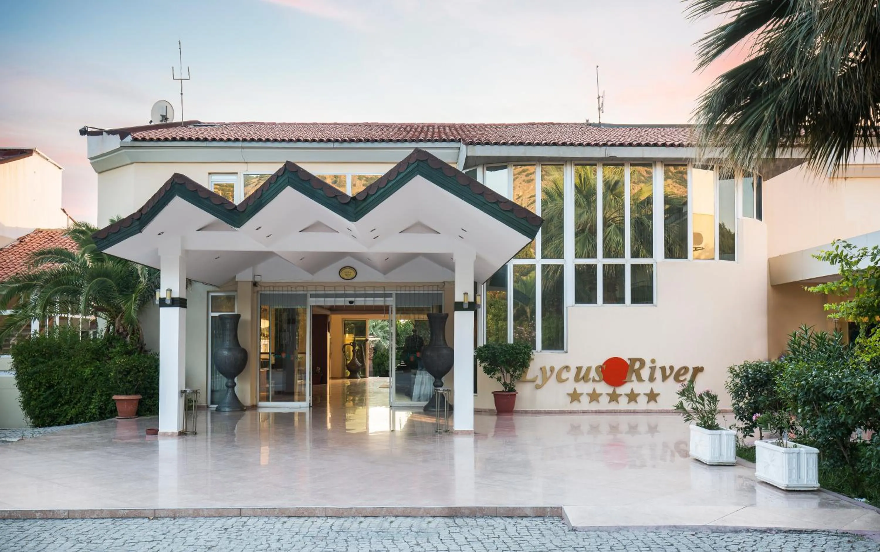 Facade/entrance in Lycus River Thermal Hotel