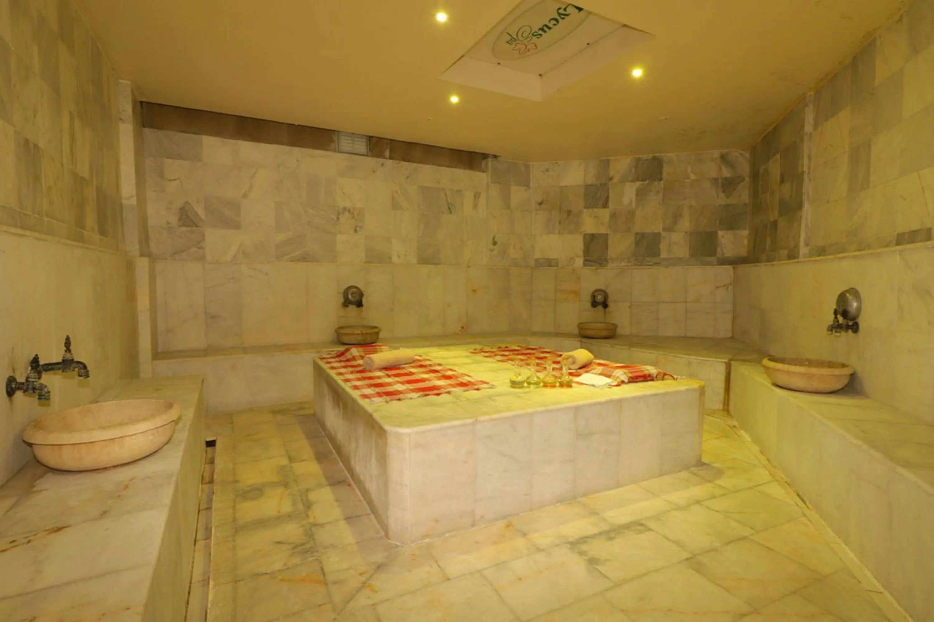 Photo of the whole room in Lycus River Thermal Hotel