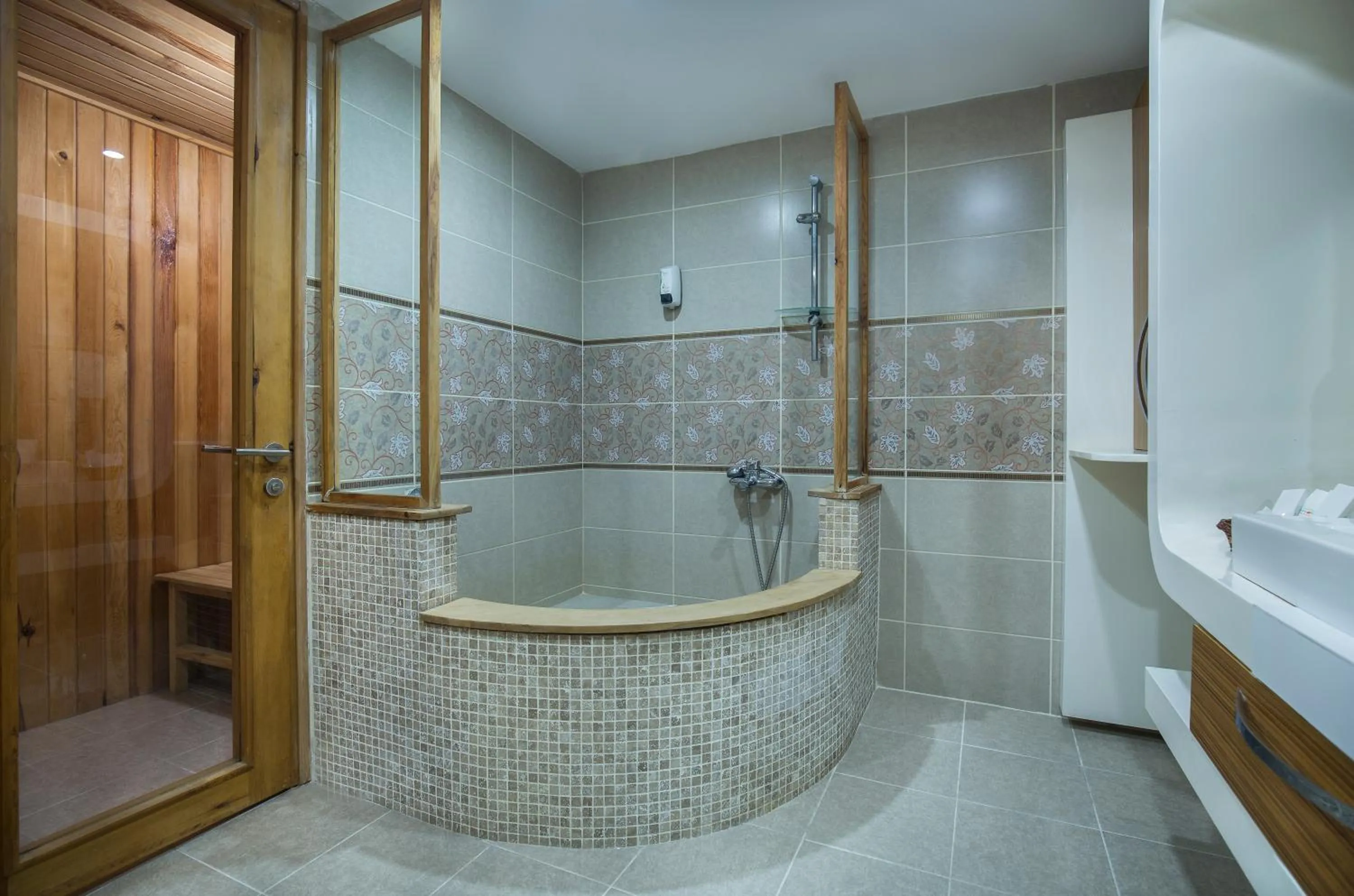 Lycus River Thermal Hotel