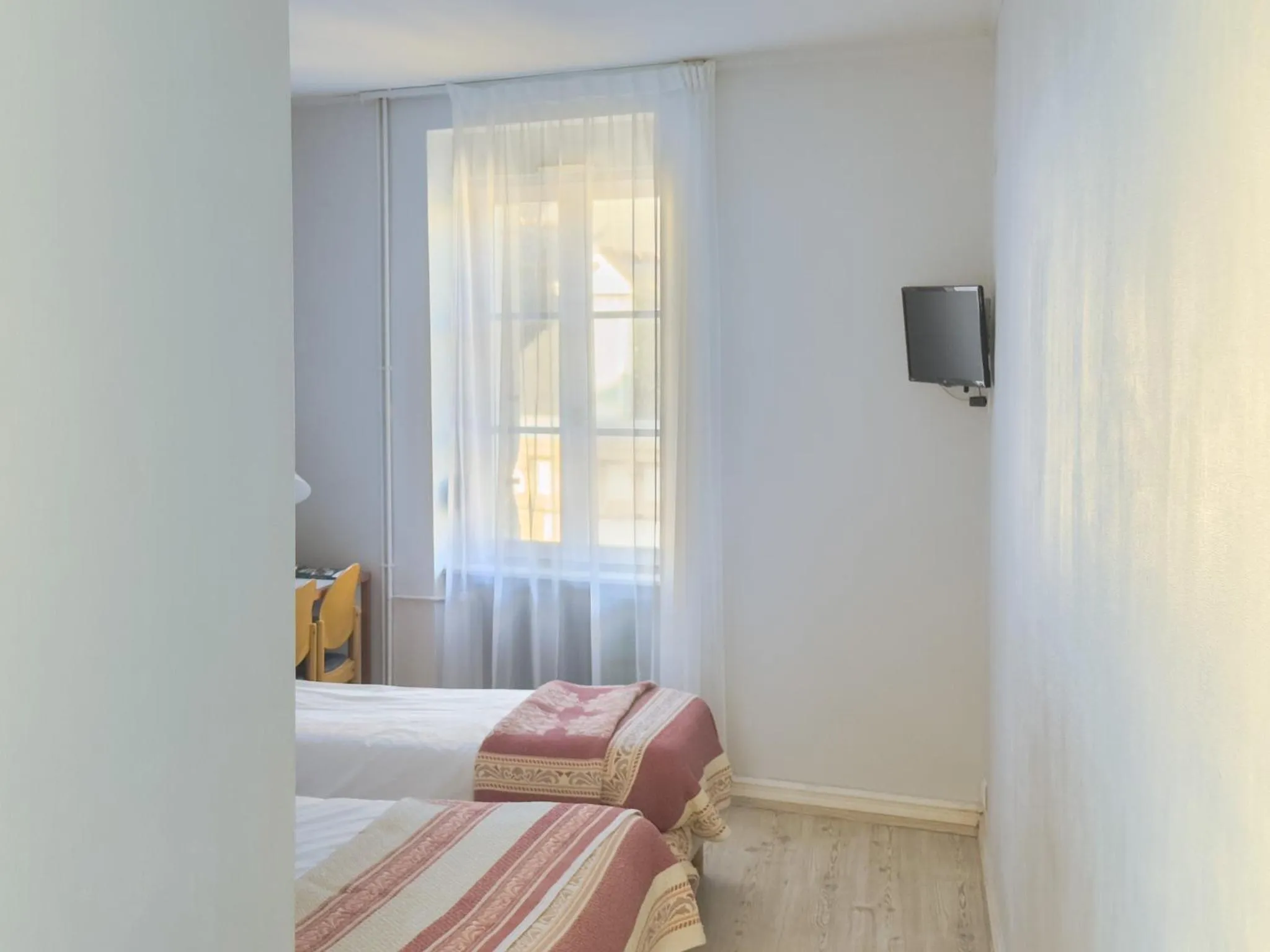 Bed in Logis Hôtel Les Chardons Bleus RESTAURANT LE BISTROT DE LA MER