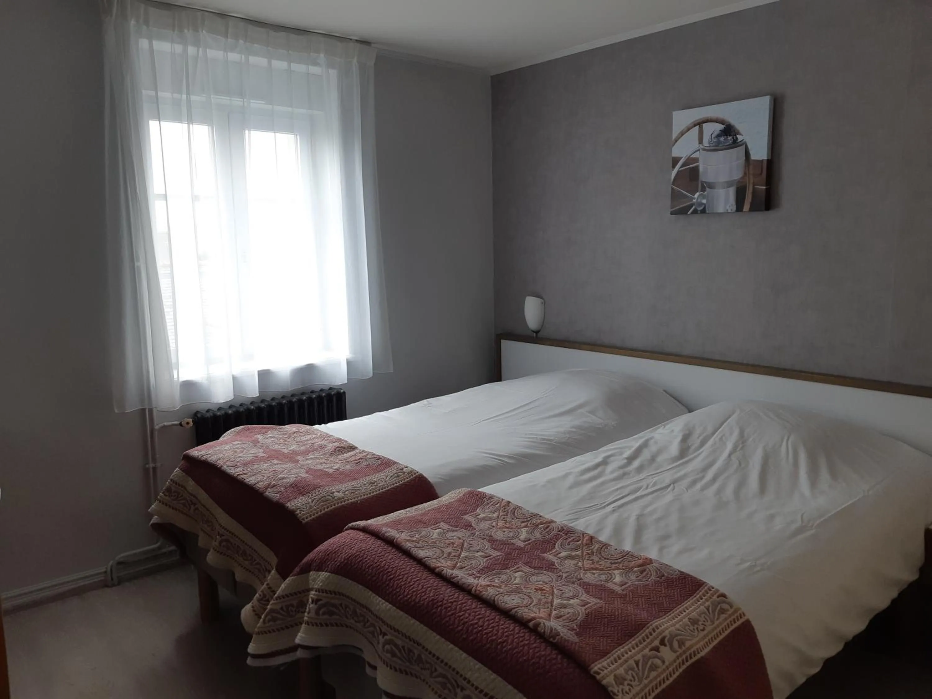 Bed in Logis Hôtel Les Chardons Bleus RESTAURANT LE BISTROT DE LA MER