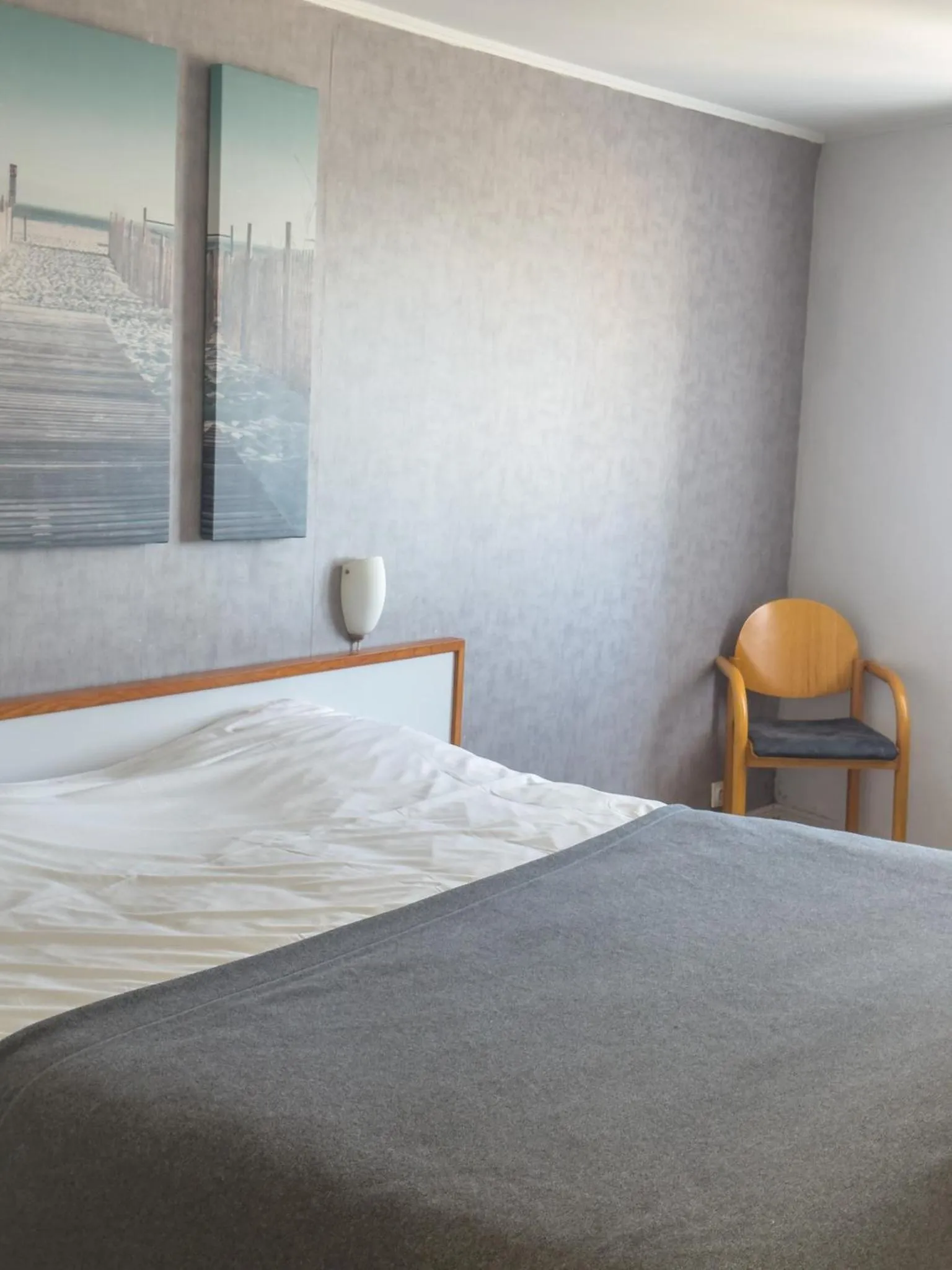 Bed in Logis Hôtel Les Chardons Bleus RESTAURANT LE BISTROT DE LA MER