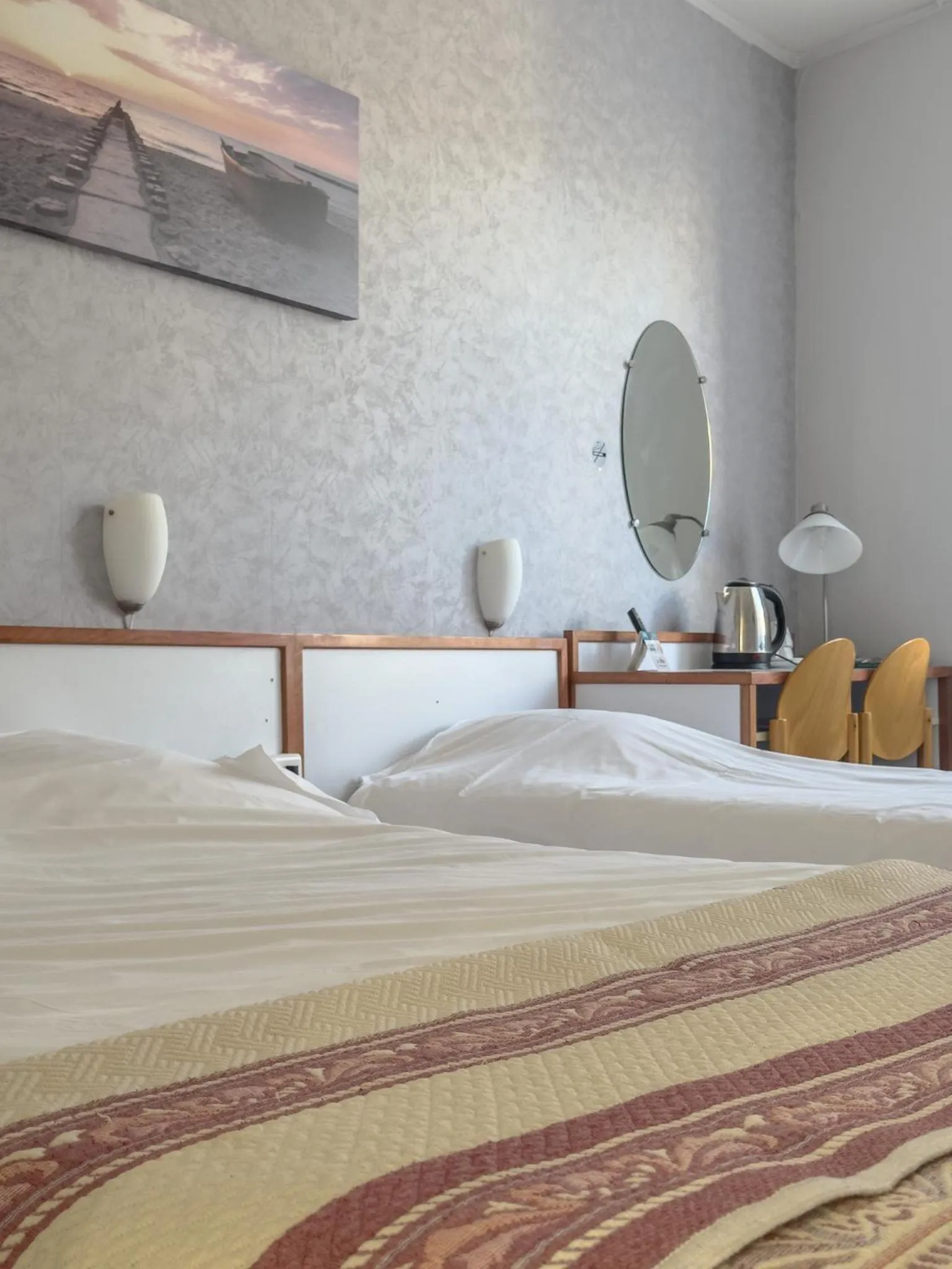 Bed in Logis Hôtel Les Chardons Bleus RESTAURANT LE BISTROT DE LA MER