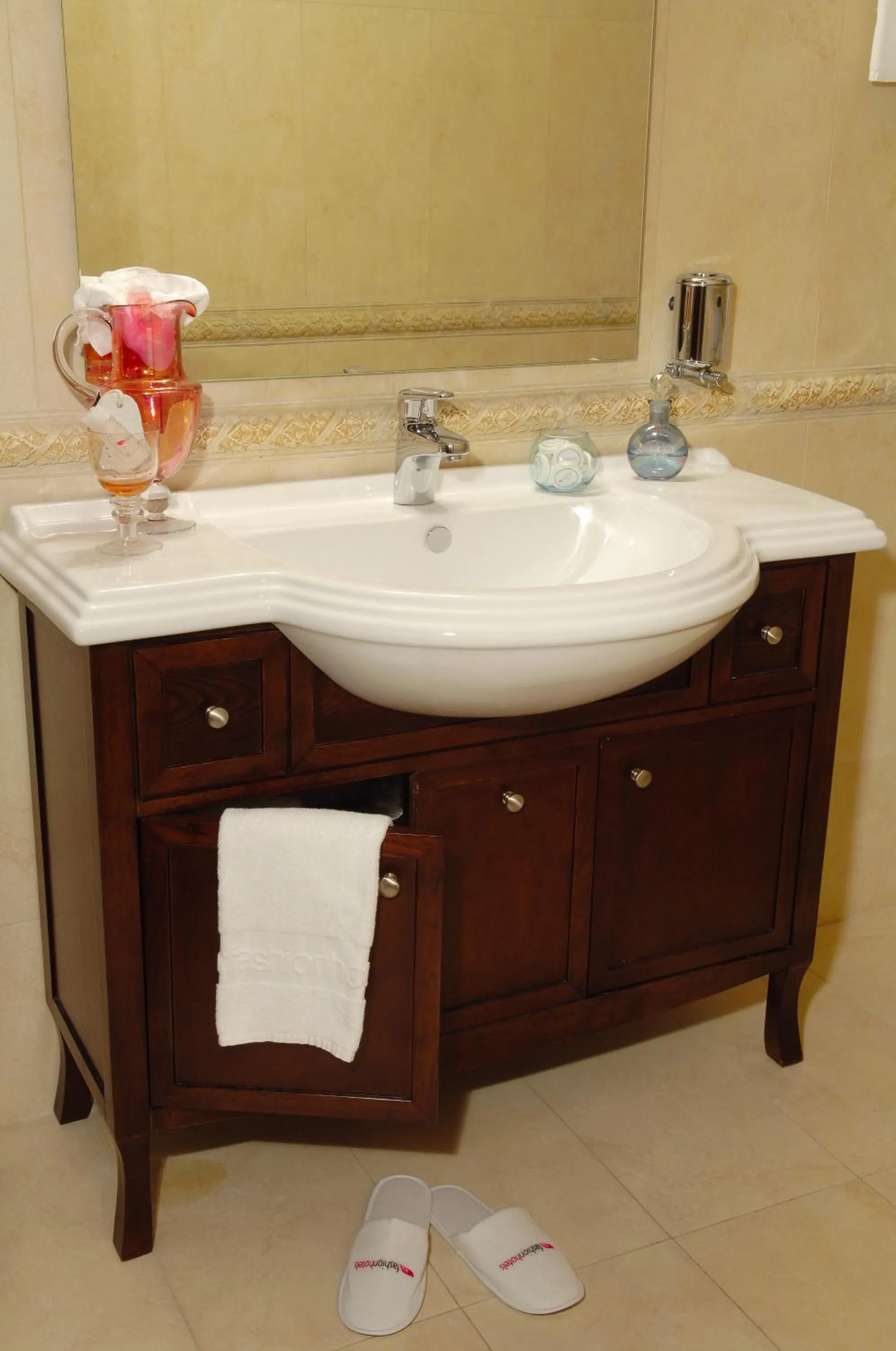 Shower in Olympic Fashion Hotels