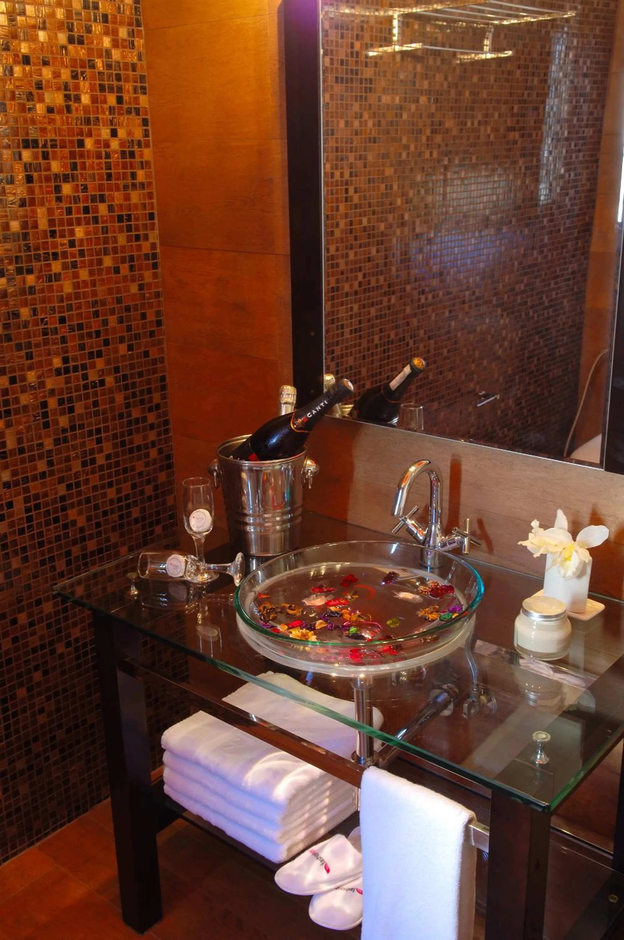 Shower in Olympic Fashion Hotels