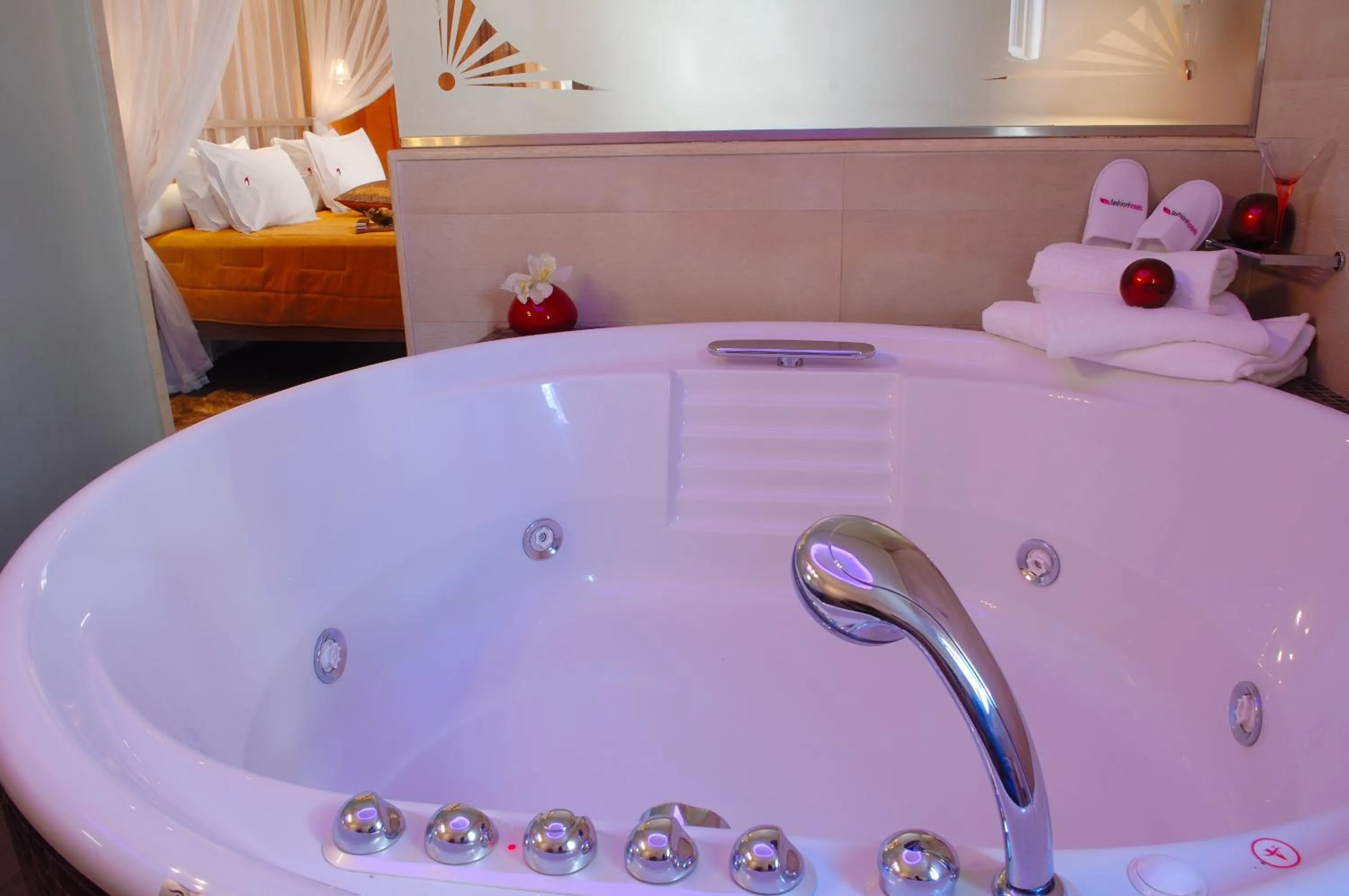 Shower in Olympic Fashion Hotels