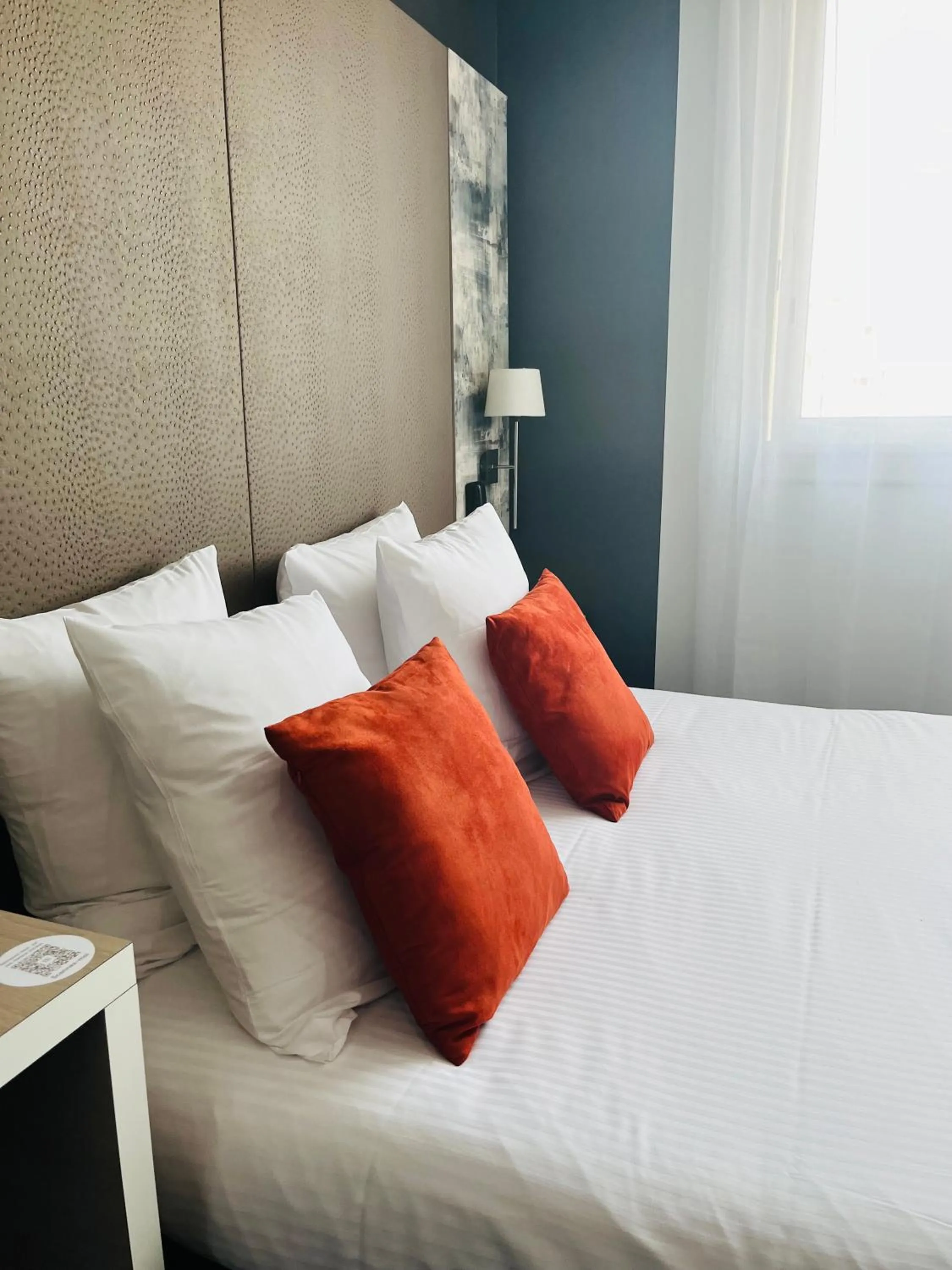 Bedroom, Bed in L'Hôtel Bristol