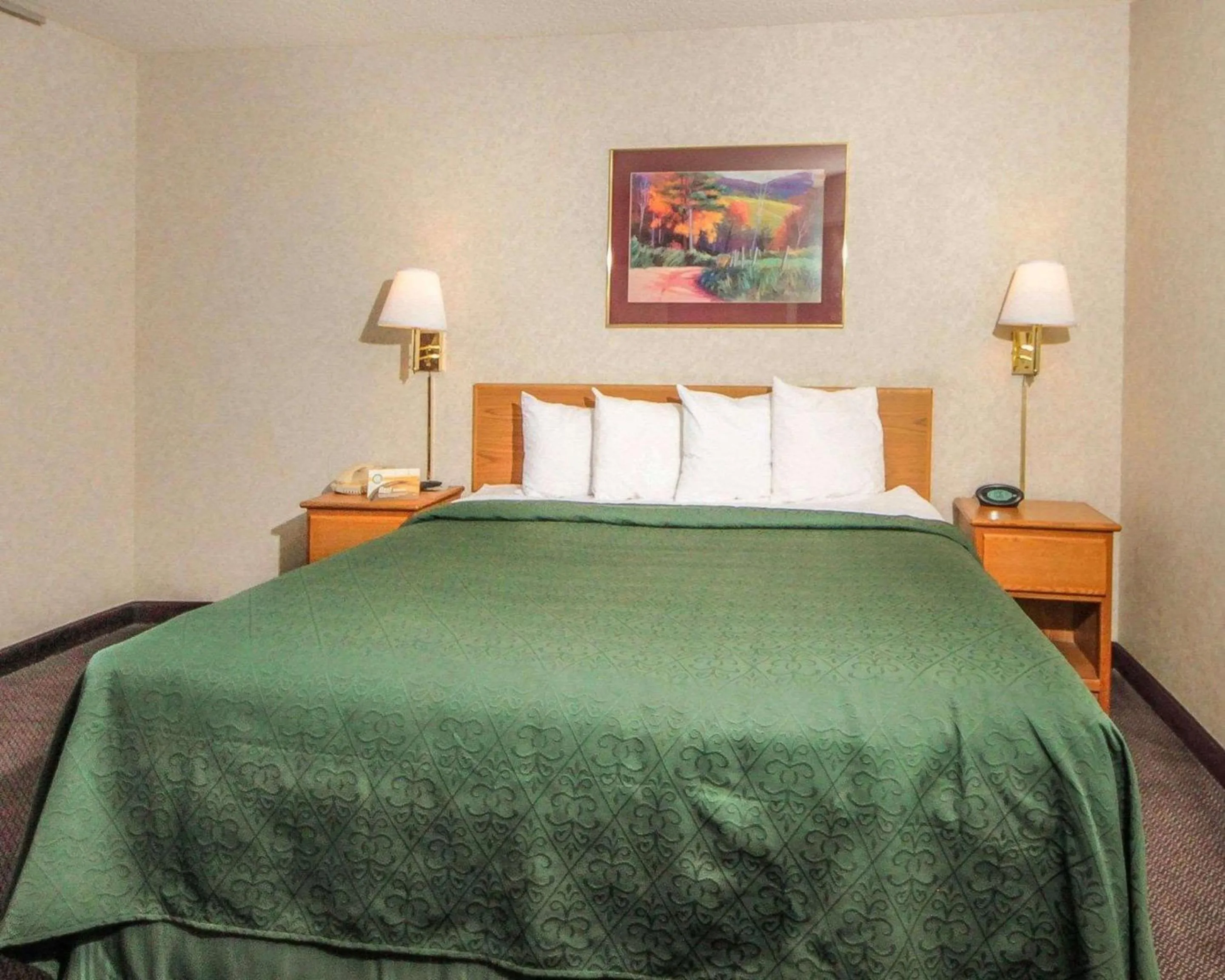 Photo of the whole room, Bed in Quality Suites San Diego Otay Mesa