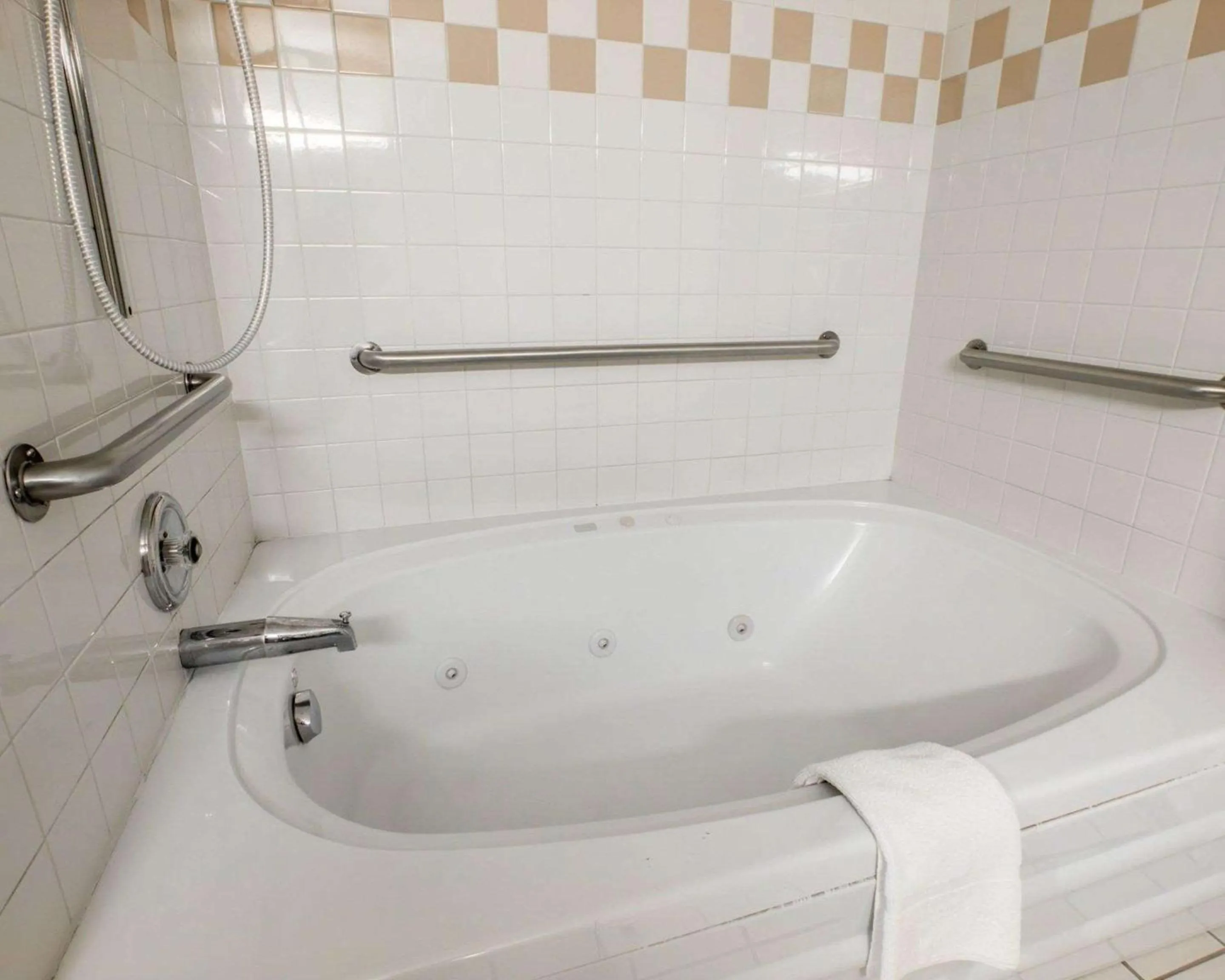 Bathroom in Quality Suites San Diego Otay Mesa