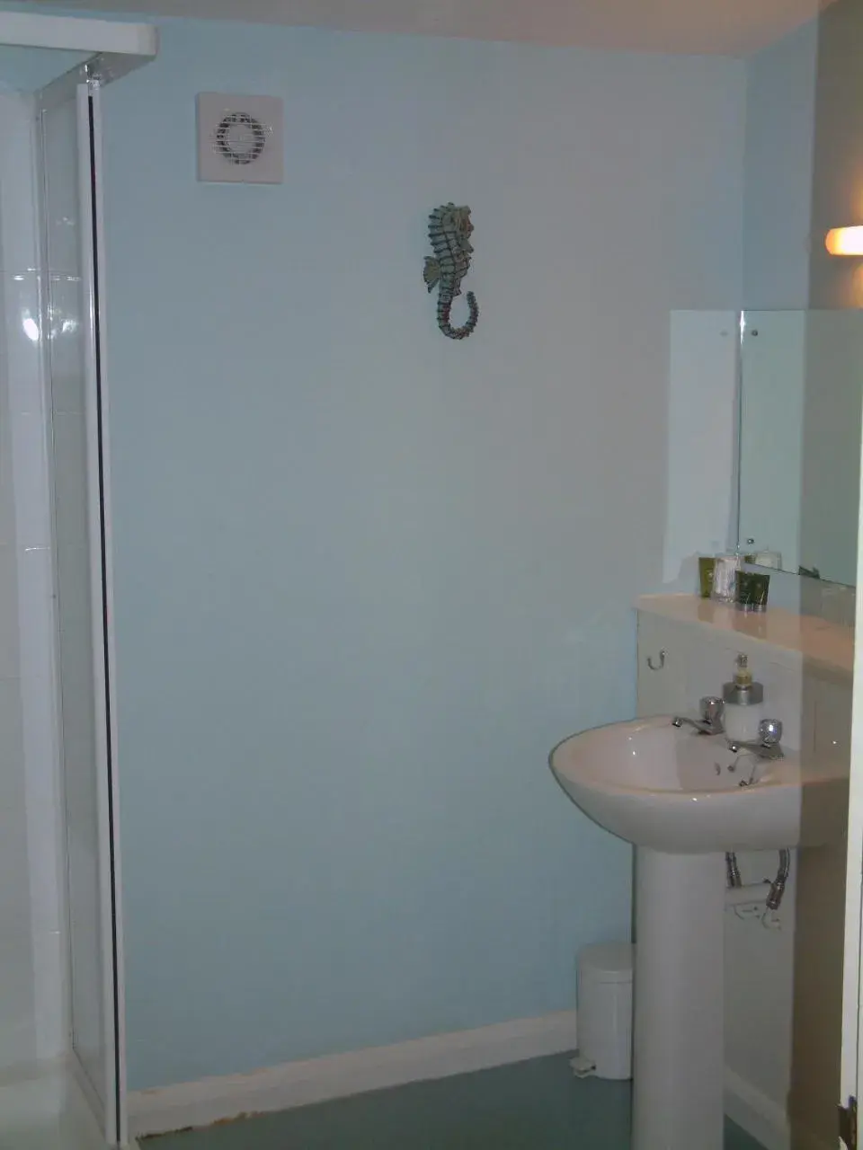 Twin Room in West Lodge Hotel Twin Room in West Lodge Hotel