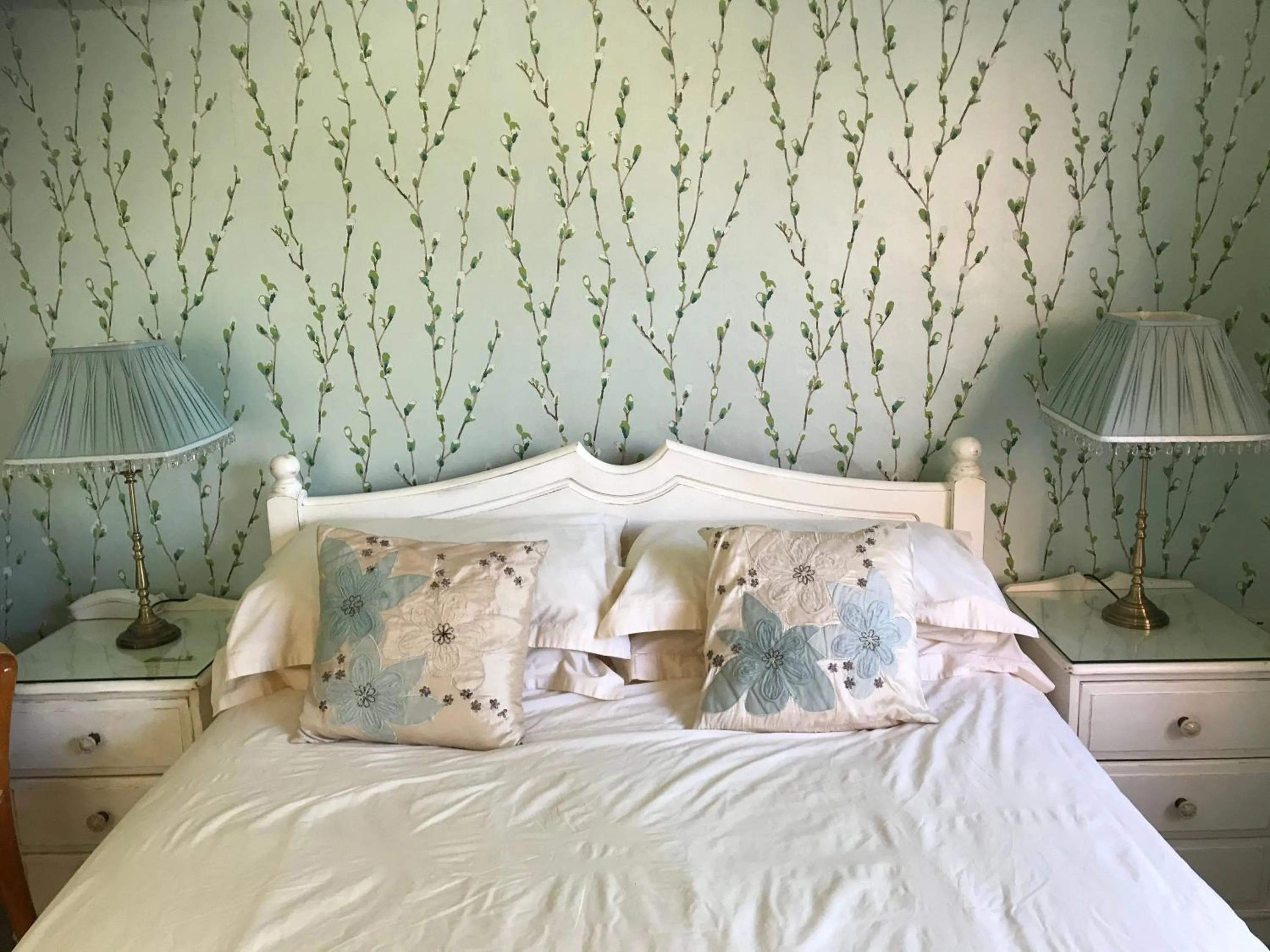 Bed in West Lodge Hotel