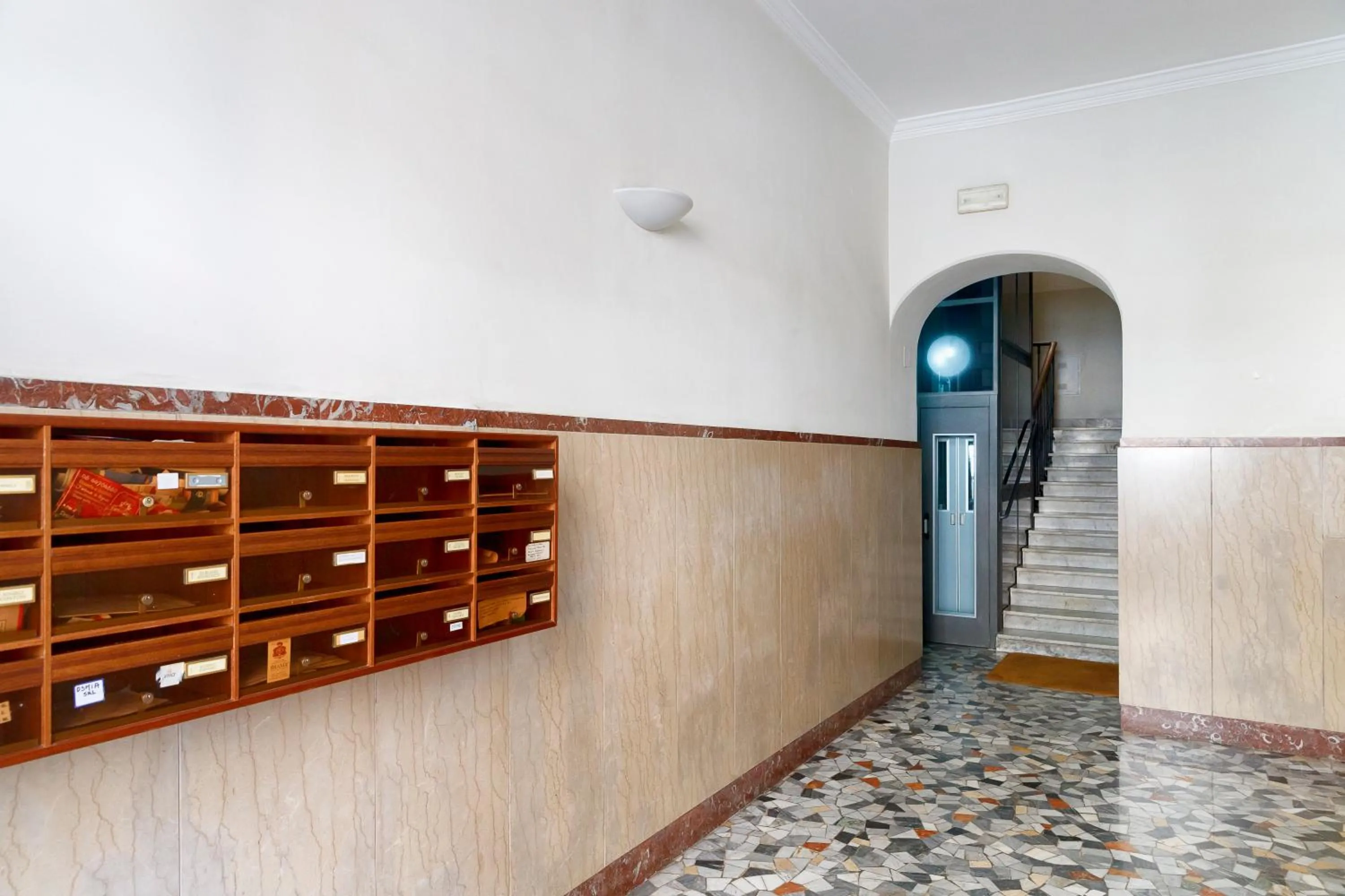 Facade/entrance in HT Residence Maximus