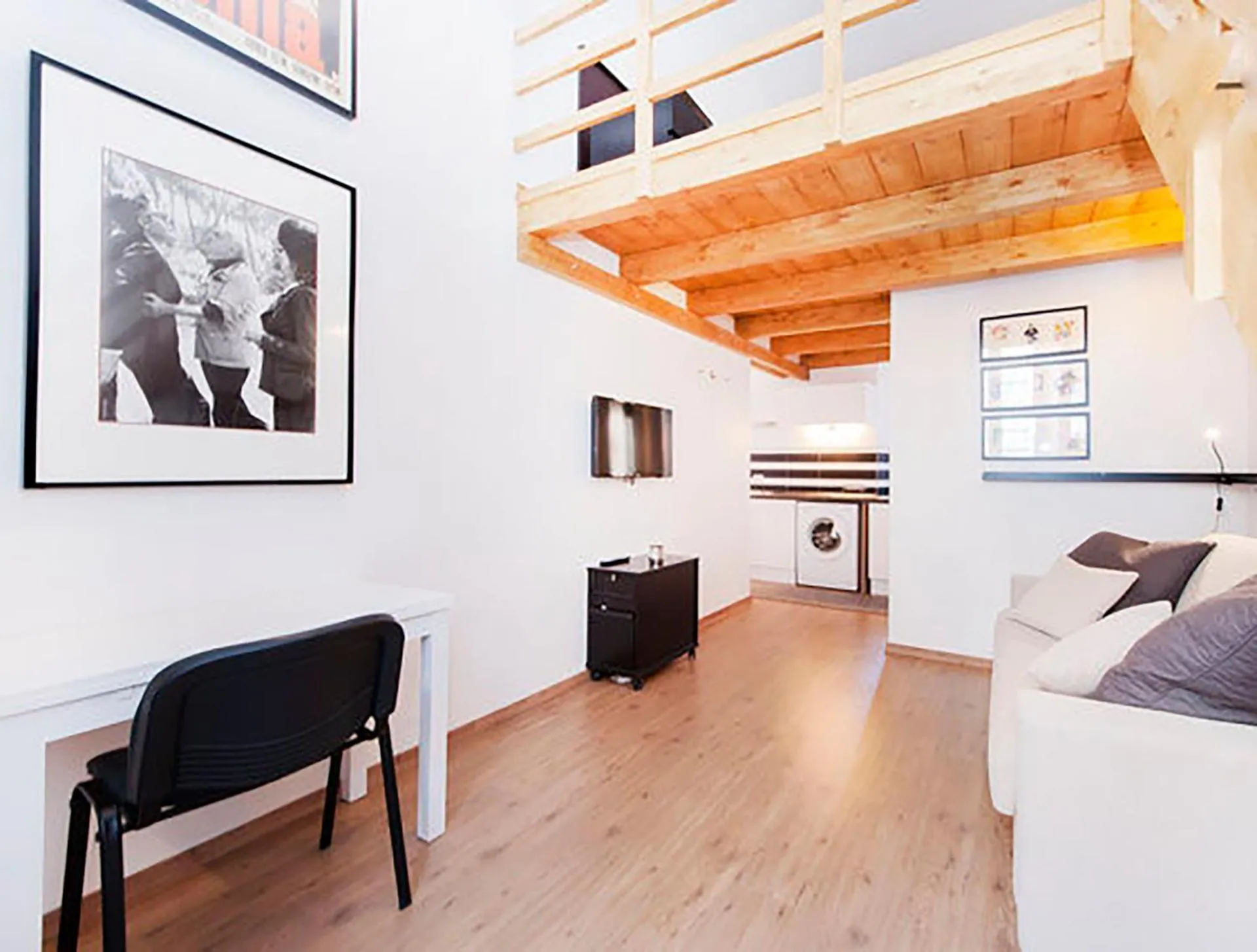 Photo of the whole room in HT Residence Maximus