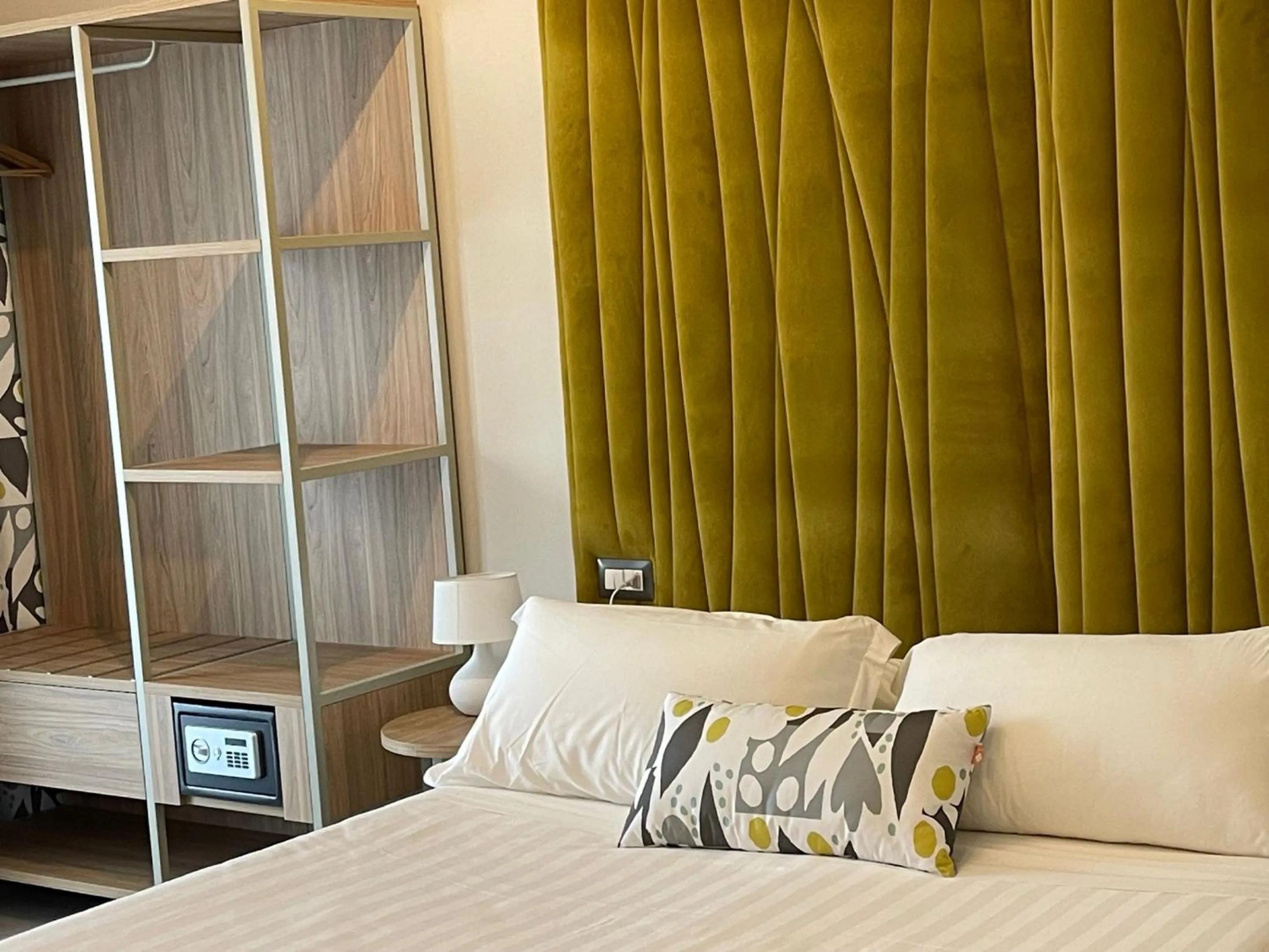 Property building, Bed in Hotel Sant'Elia