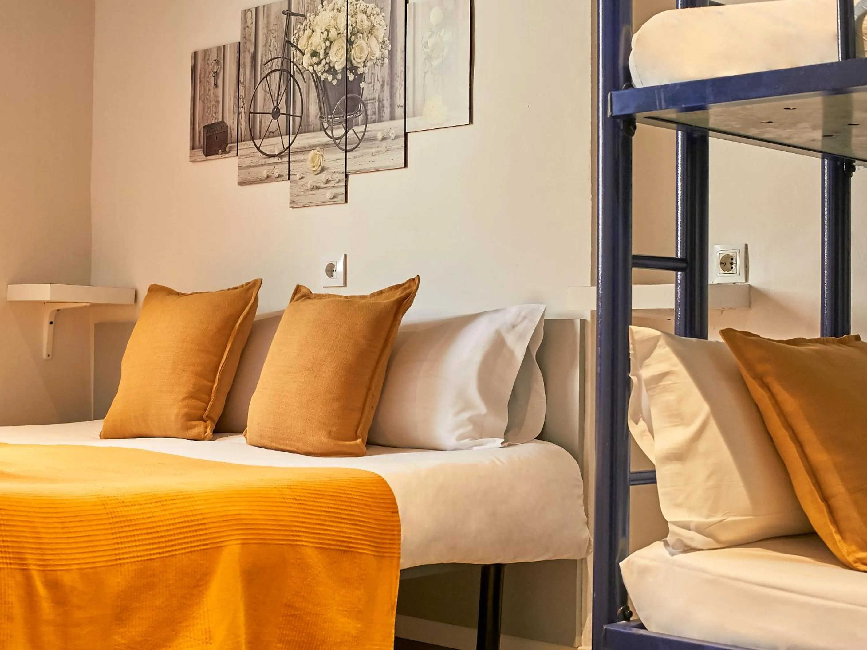 Property building, Bed in Sun & Moon Hostel