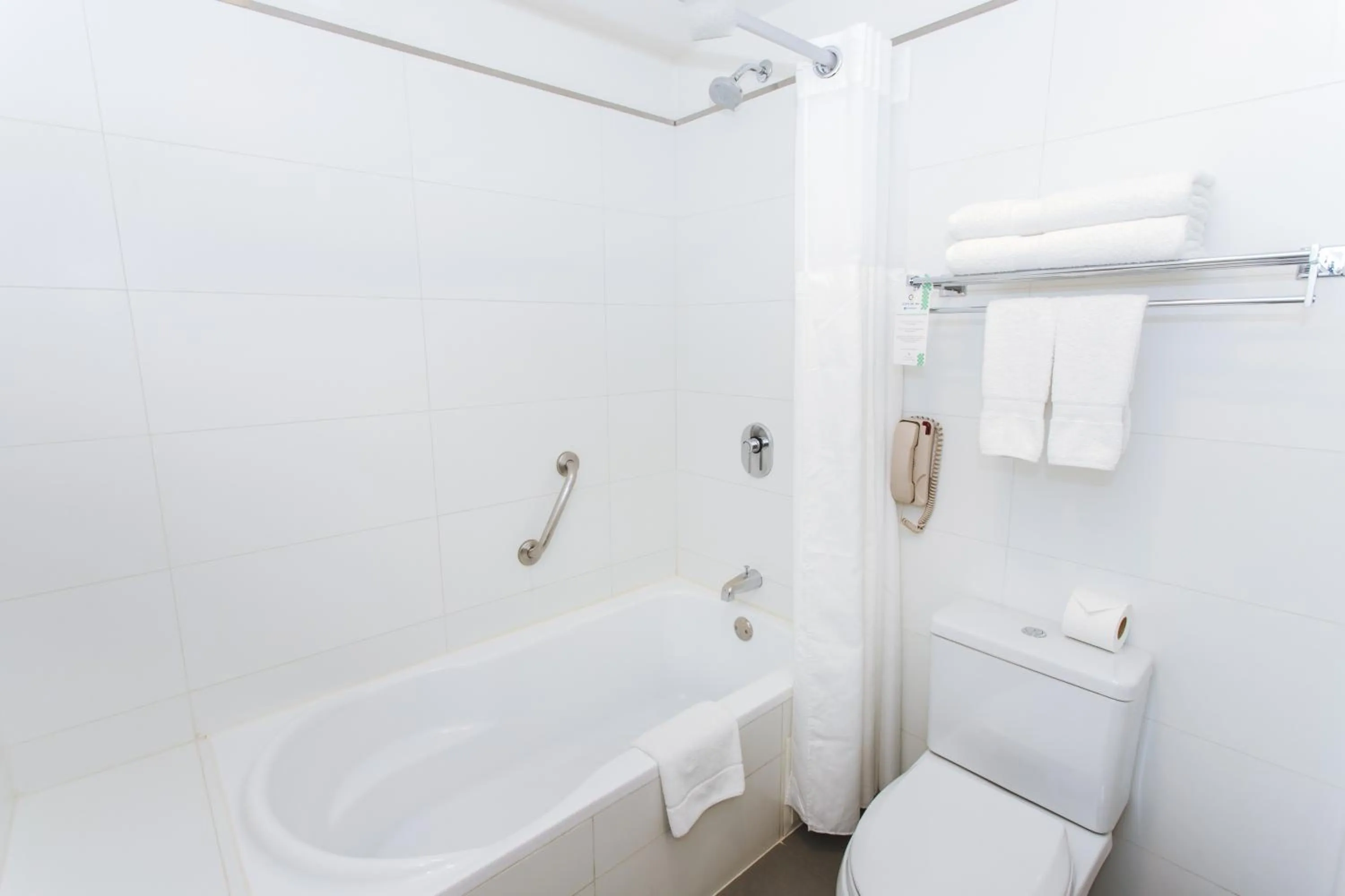 Bathroom in Wyndham Costa del Sol Lima Airport