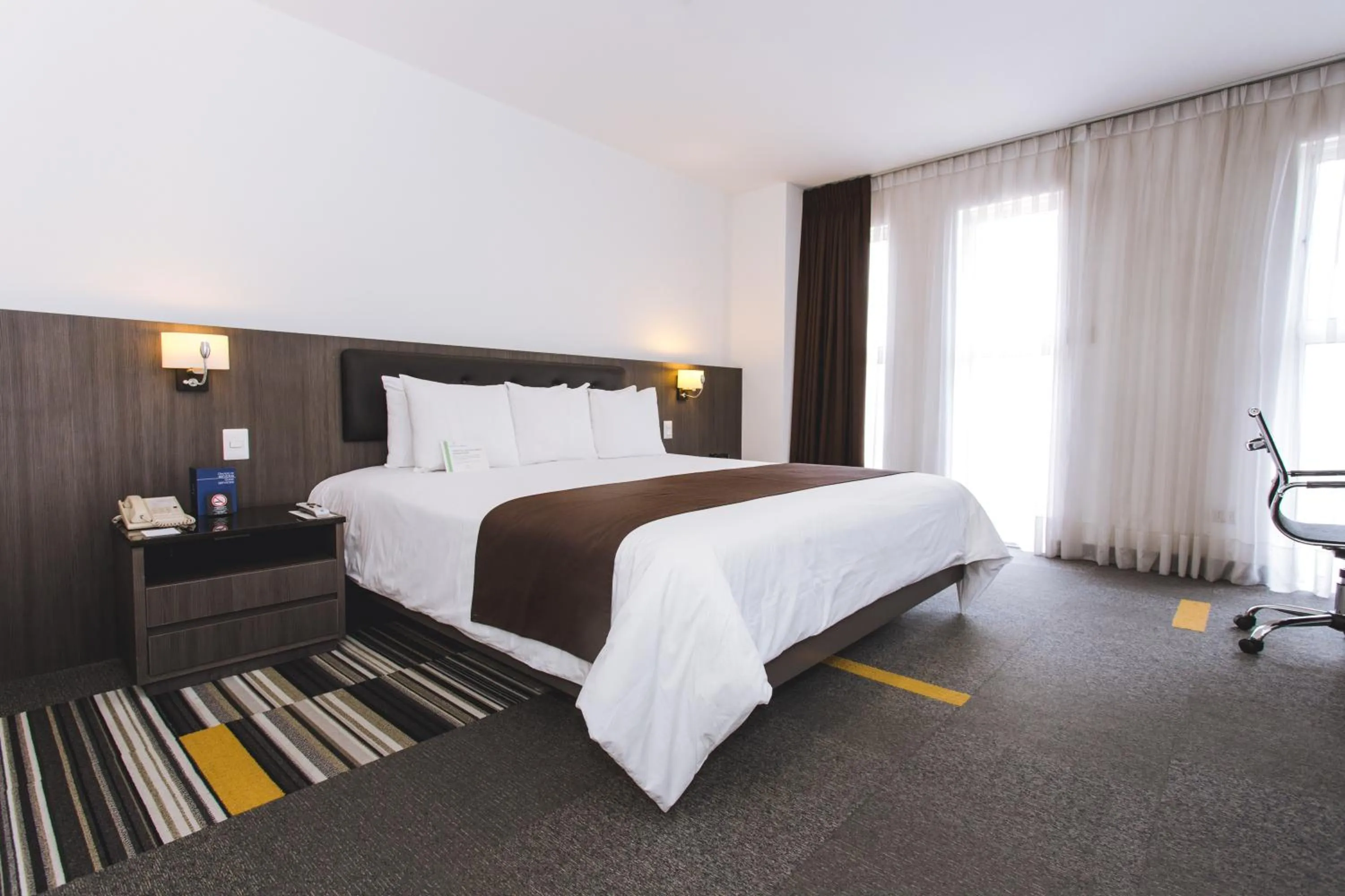 Bed in Wyndham Costa del Sol Lima Airport