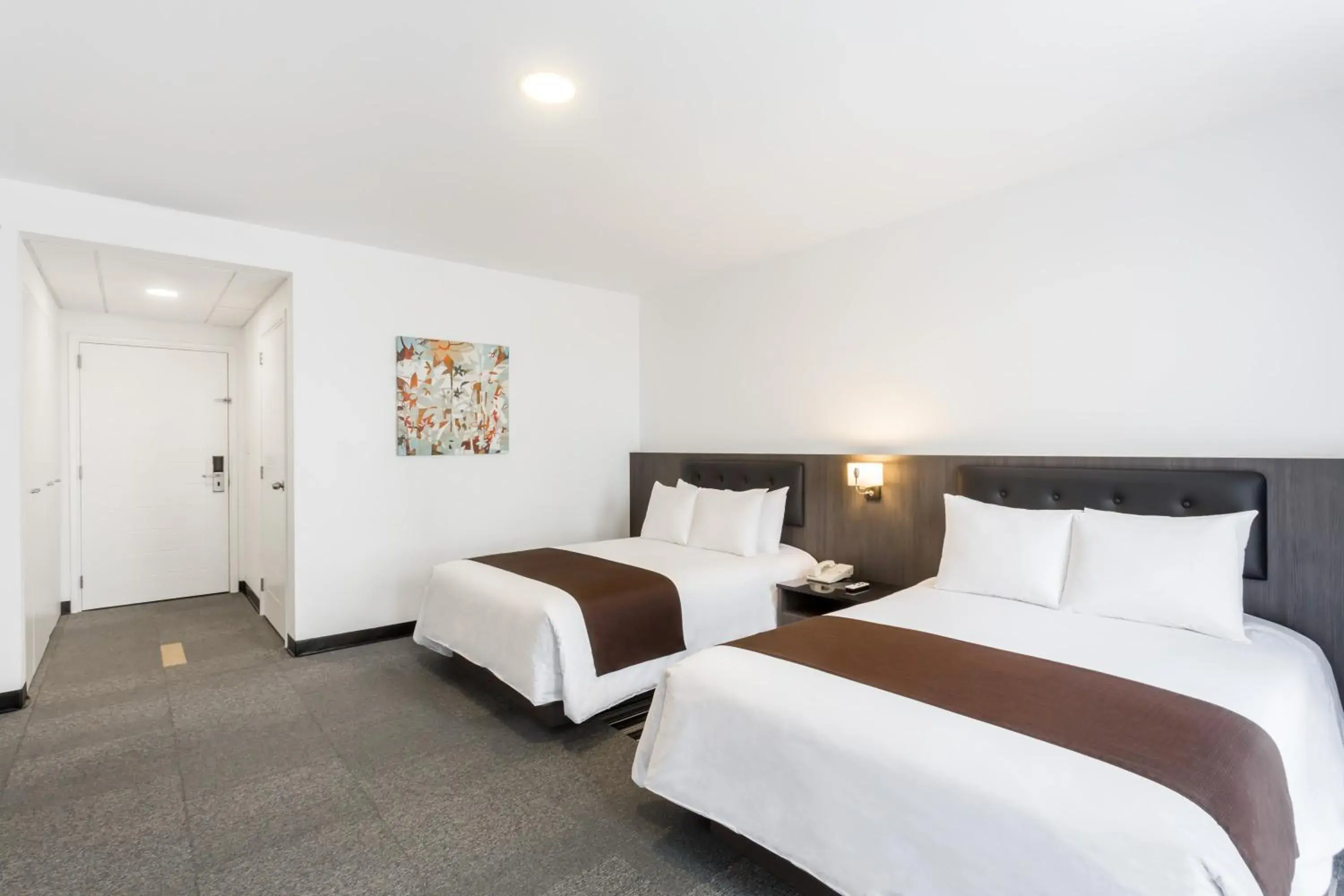 Double Room with Two Double Beds and Roll-in Shower - single occupancy - Mobility Access/Non-Smoking in Wyndham Costa del Sol Lima Airport Double Room with Two Double Beds and Roll-in Shower - single occupancy - Mobility Access/Non-Smoking in Wyndham Costa del Sol Lima Airport