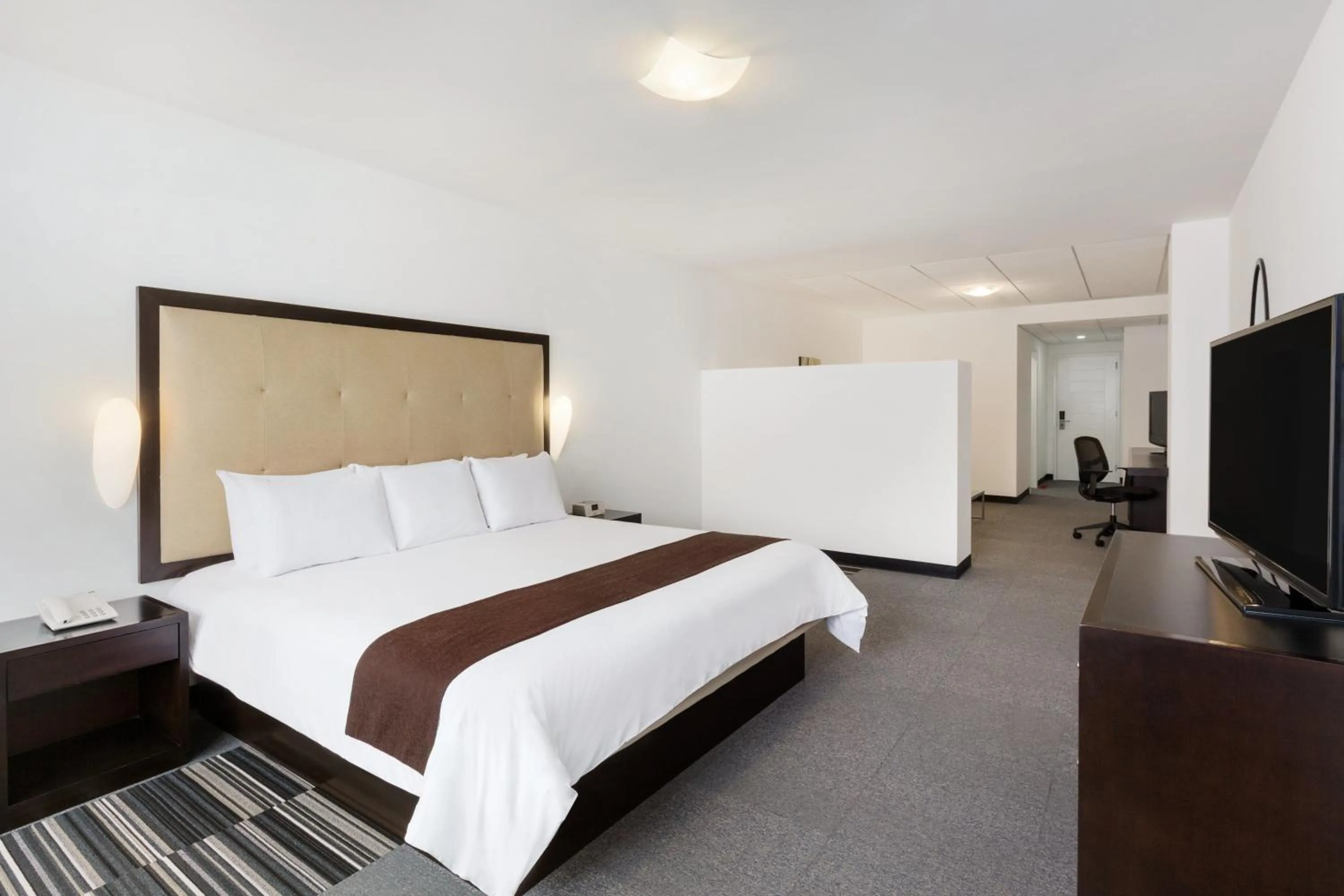 Bedroom, Bed in Wyndham Costa del Sol Lima Airport