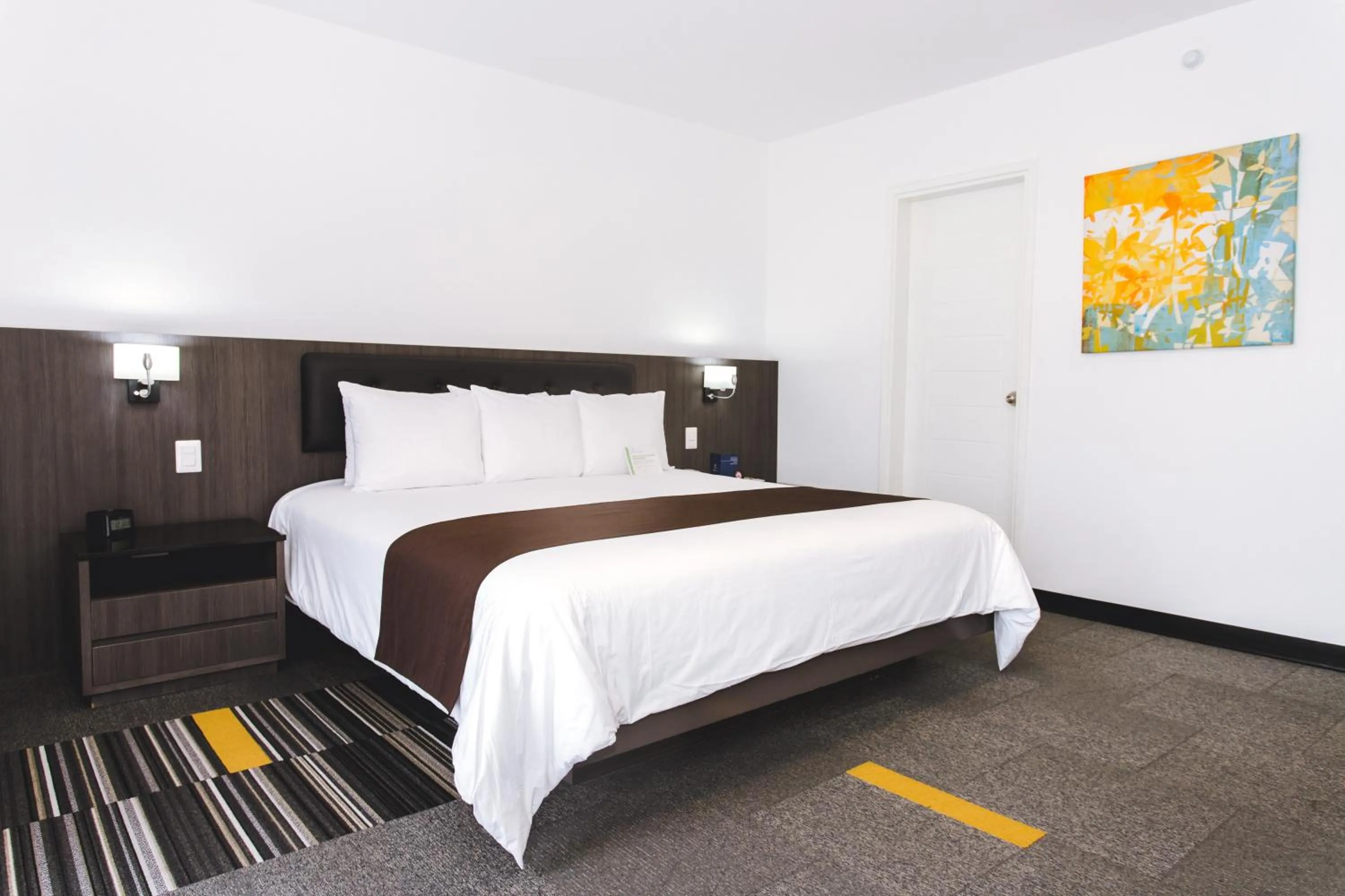 Bathroom, Bed in Wyndham Costa del Sol Lima Airport