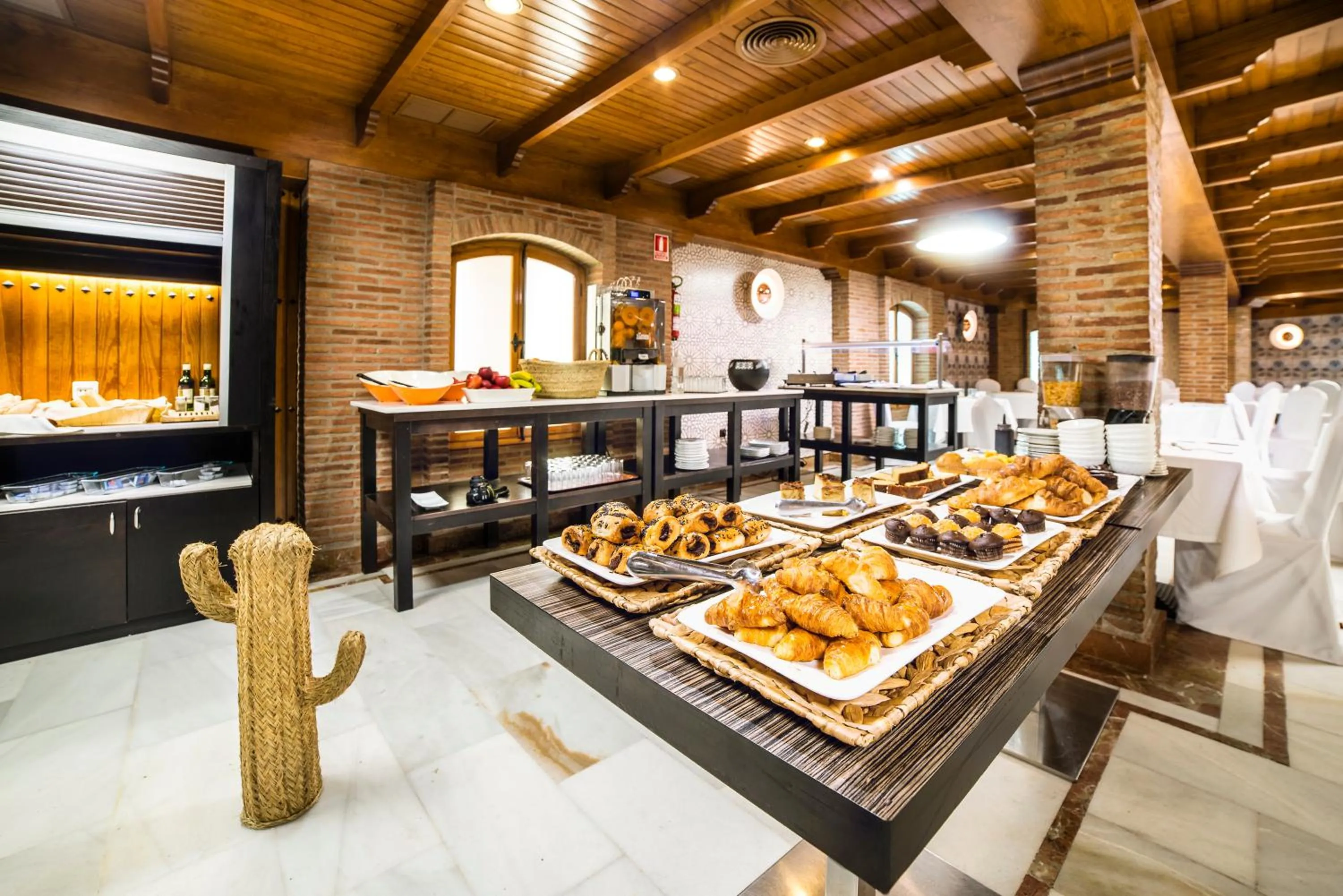 Food and drinks in Torreluz Apartamentos