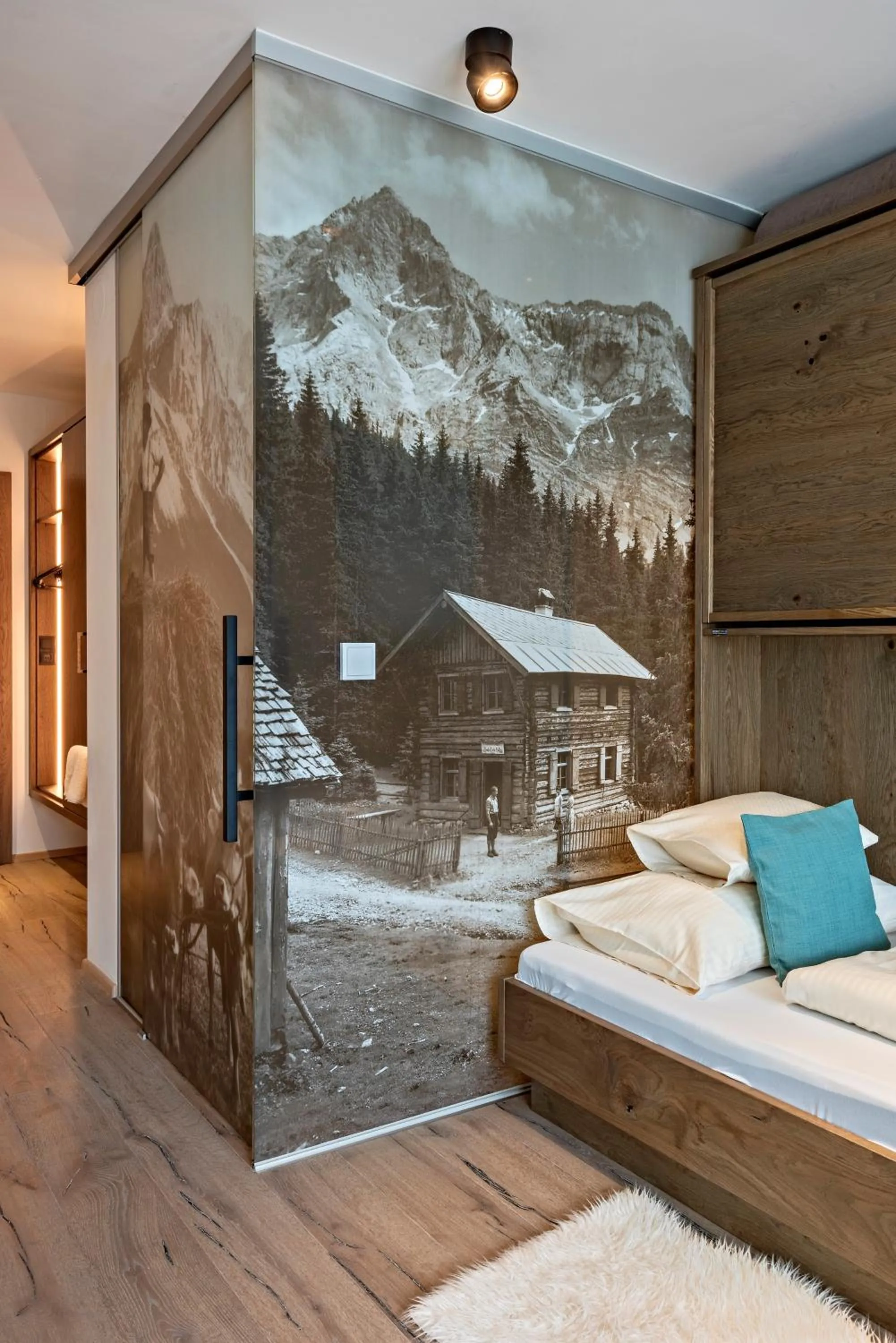 Photo of the whole room, Bed in Hotel Stern