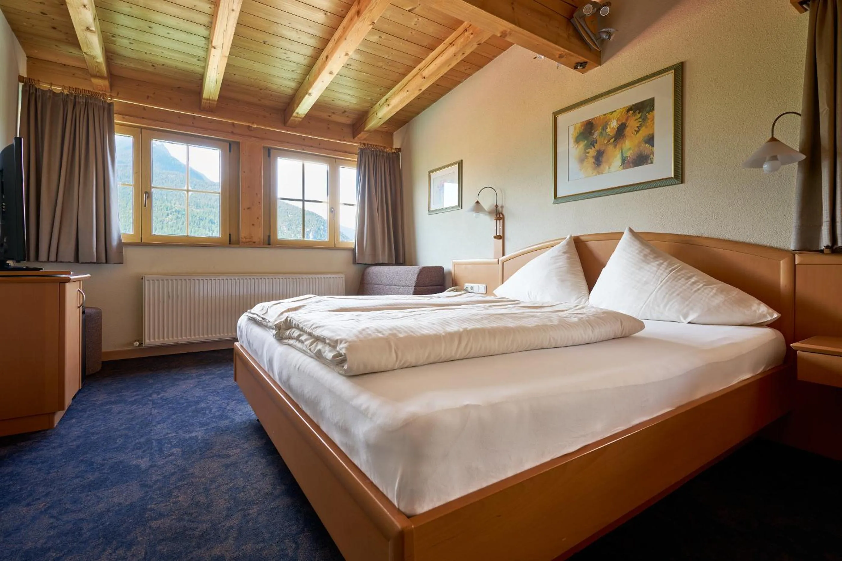 Bedroom, Bed in Hotel Stern