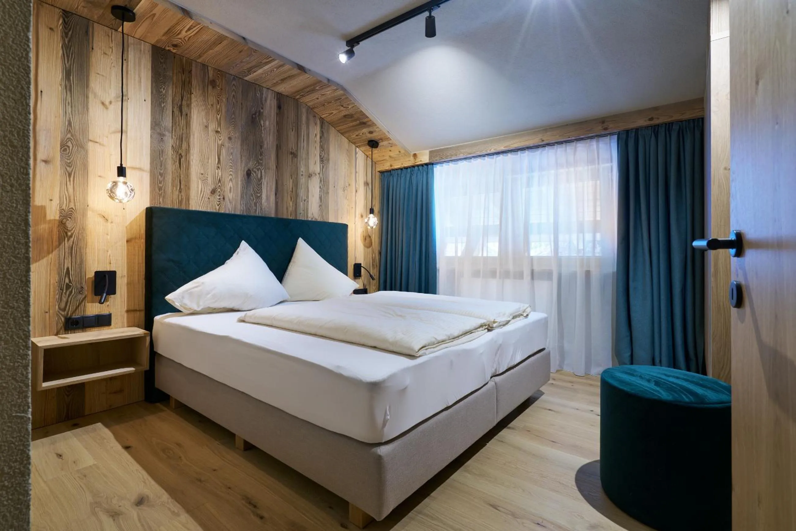 Bedroom, Bed in Hotel Stern