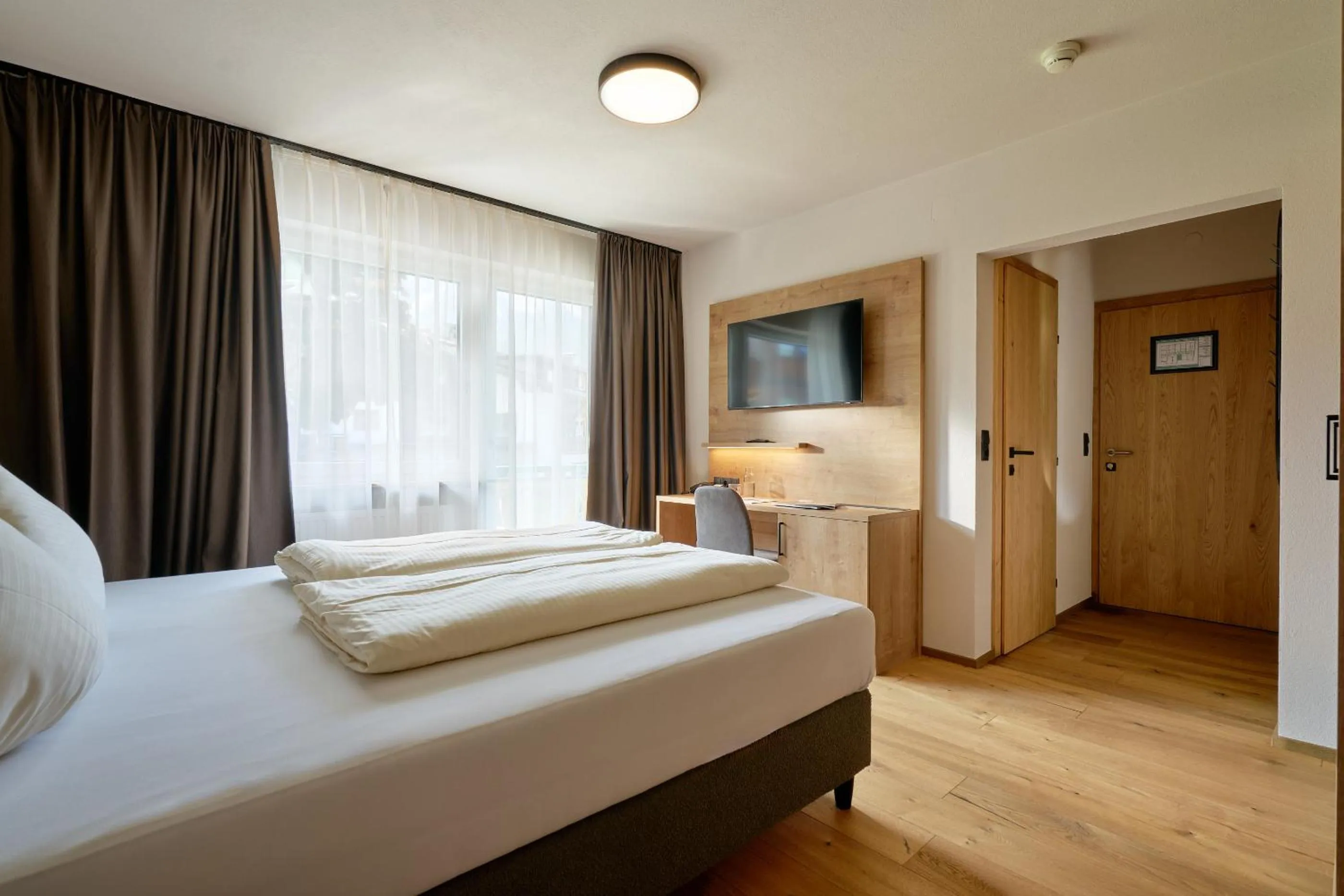 Photo of the whole room, Bed in Hotel Stern