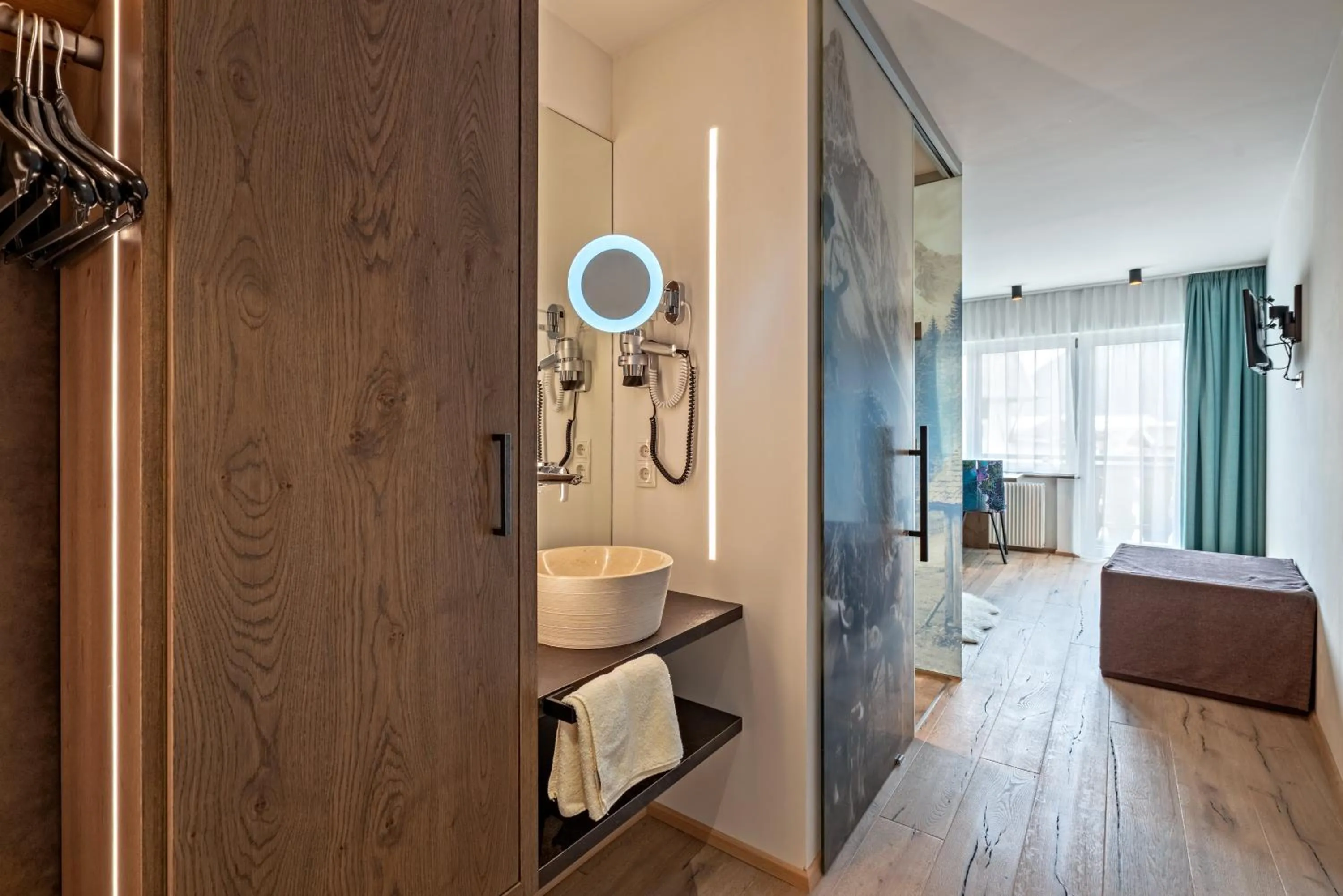 Bathroom, Bed in Hotel Stern